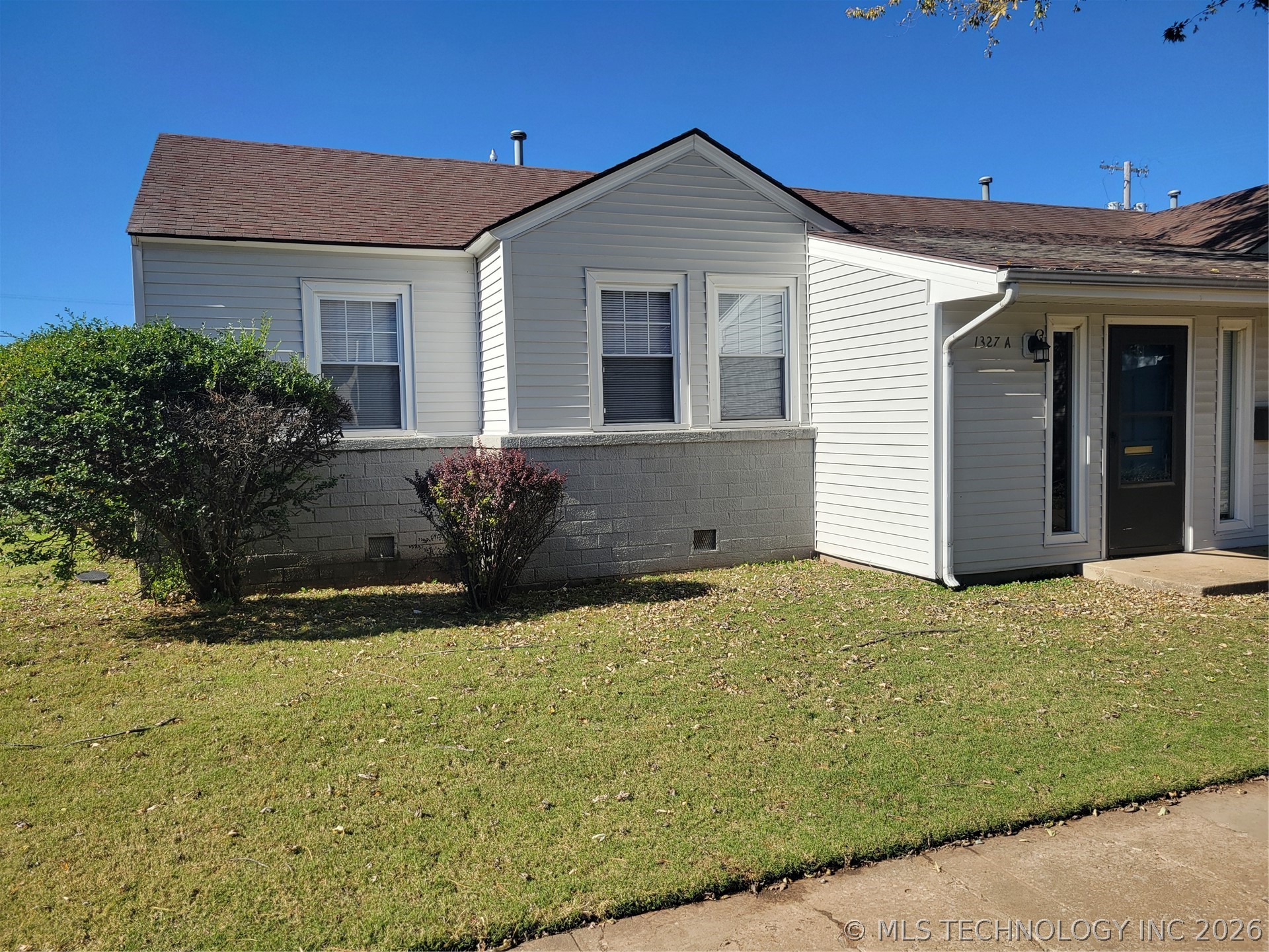 1327 E 38th Street A Property Photo 3