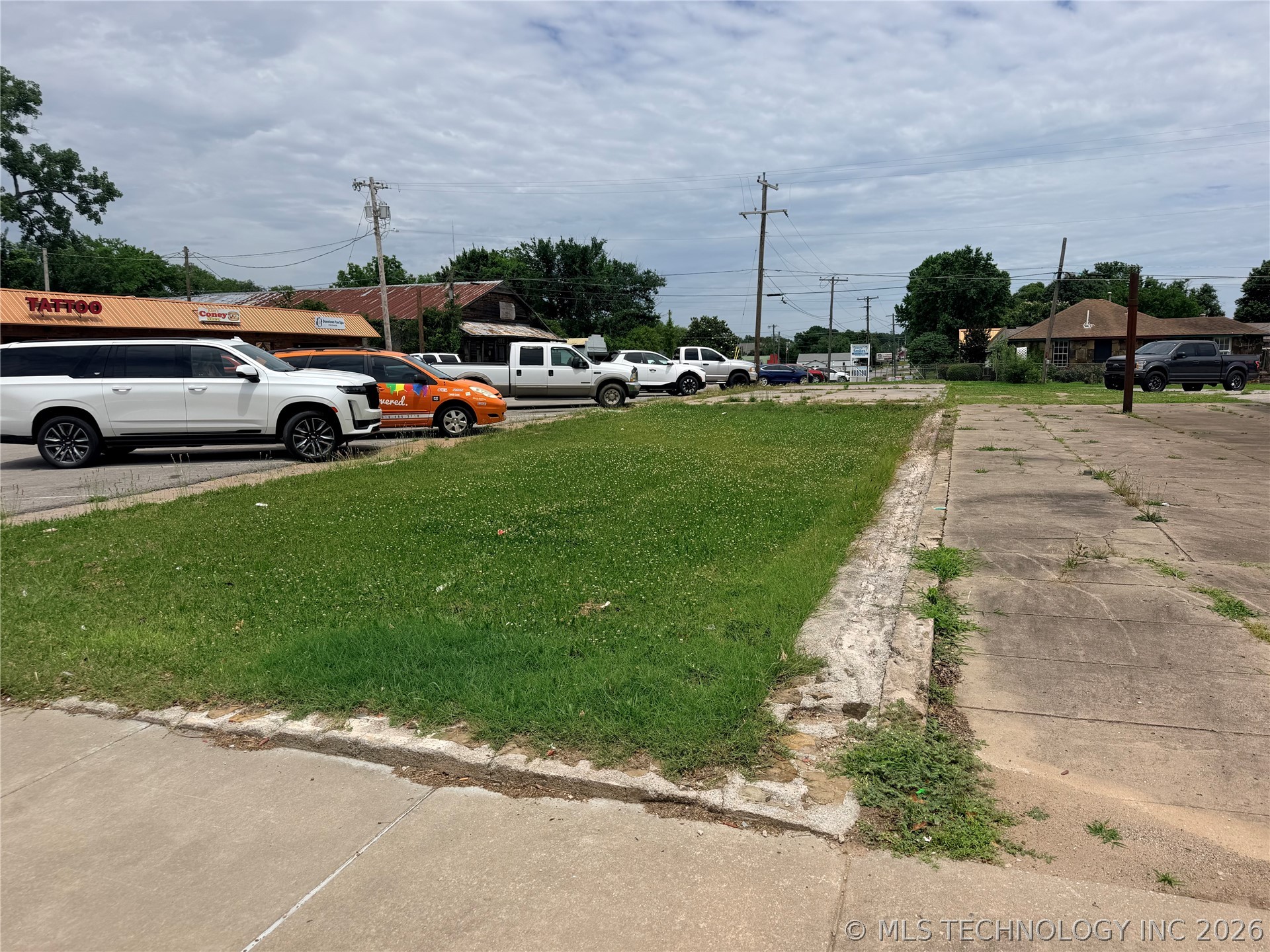 125 N Broadway Street Property Photo 2
