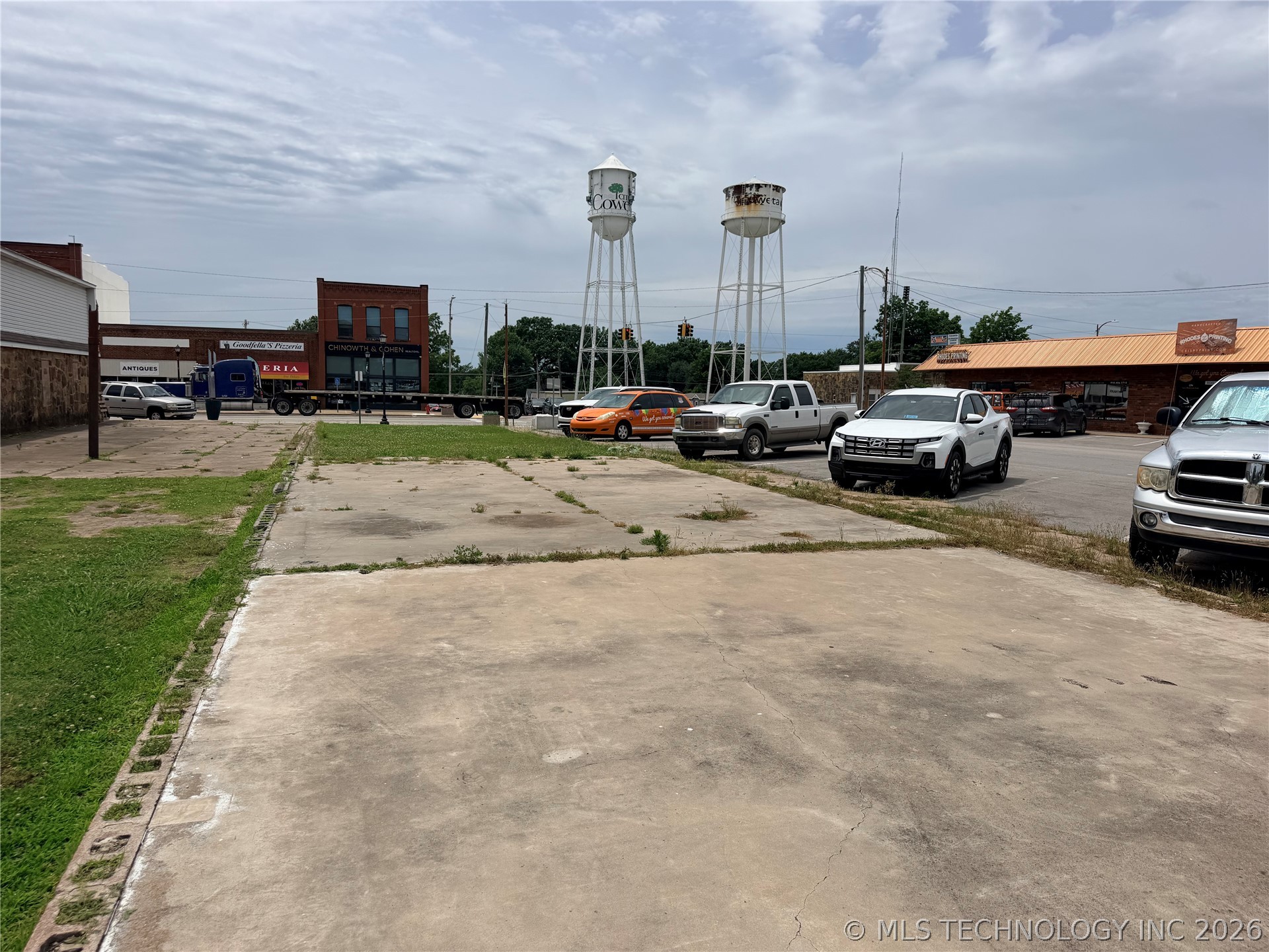 125 N Broadway Street Property Photo 3