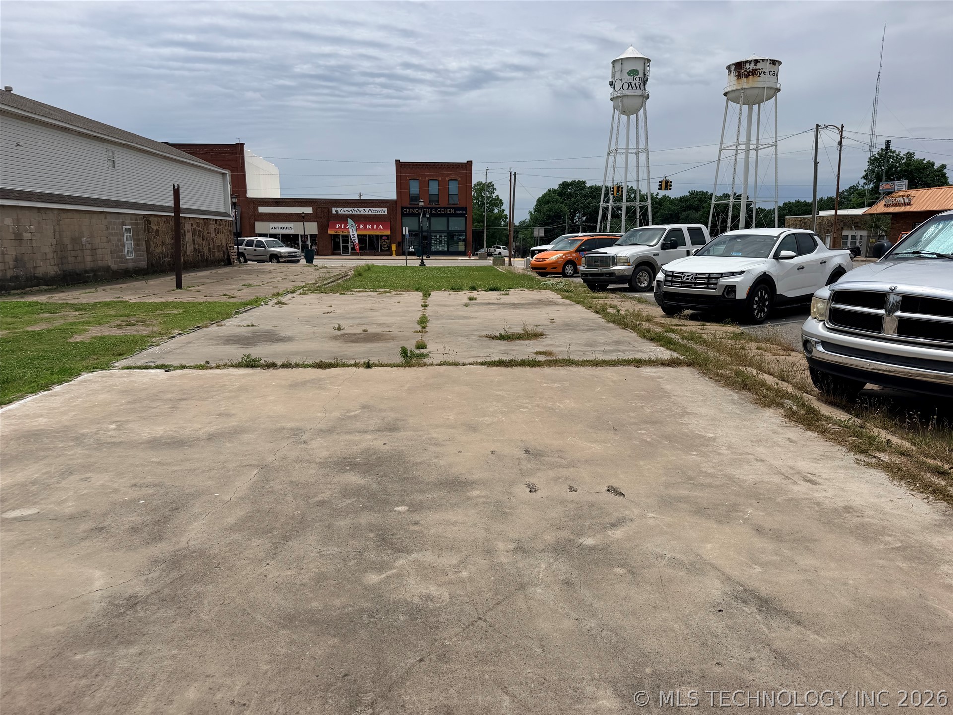 125 N Broadway Street Property Photo 4