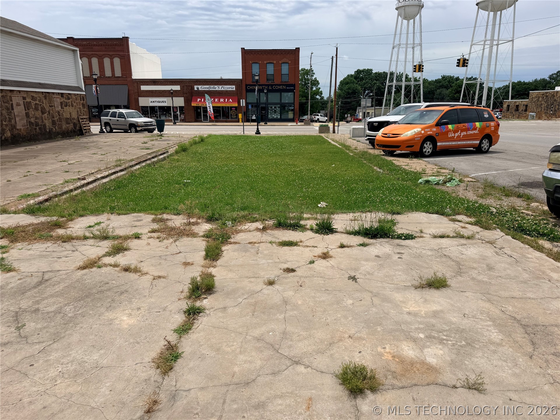 125 N Broadway Street Property Photo 5