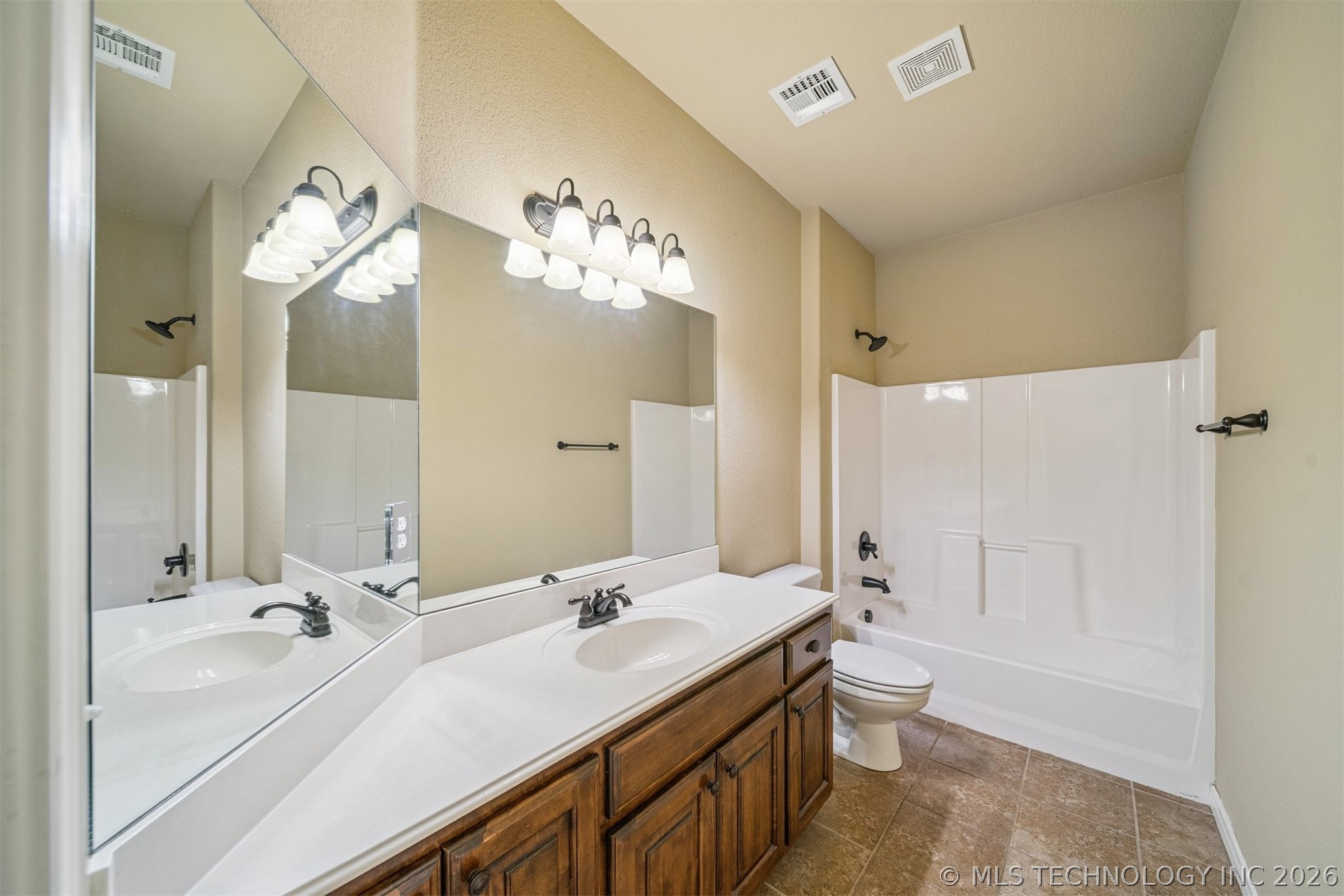 18610 E 42nd Place Property Photo 31