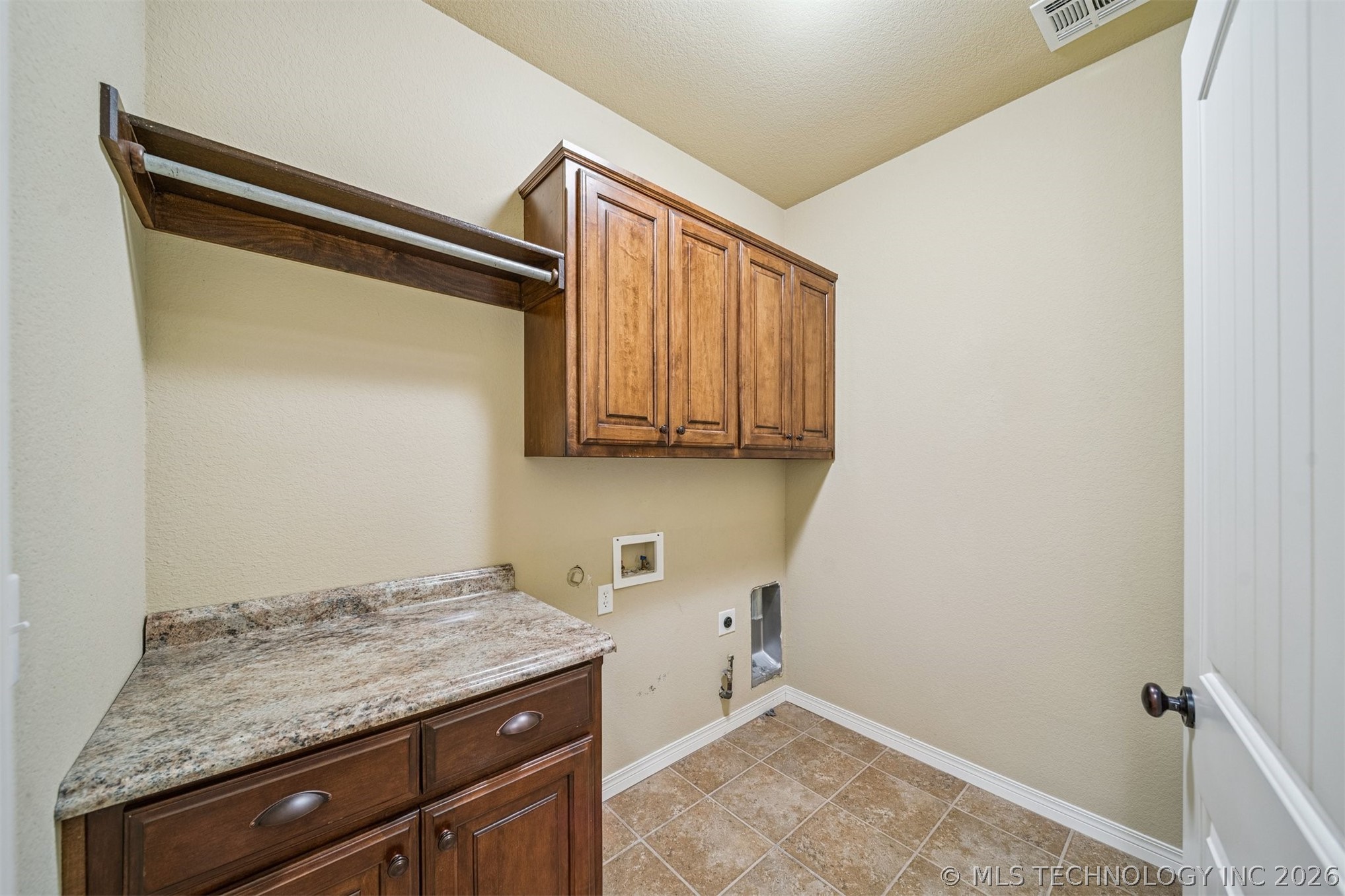 18610 E 42nd Place Property Photo 34