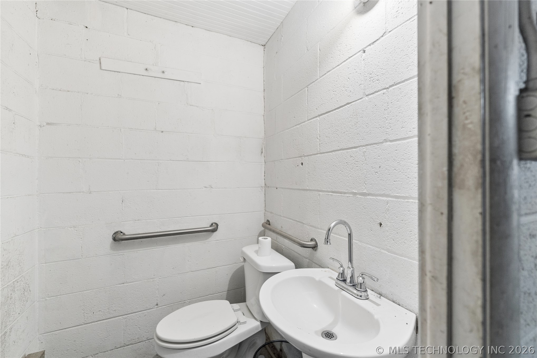 321 S Lynn Riggs Boulevard Property Photo 16