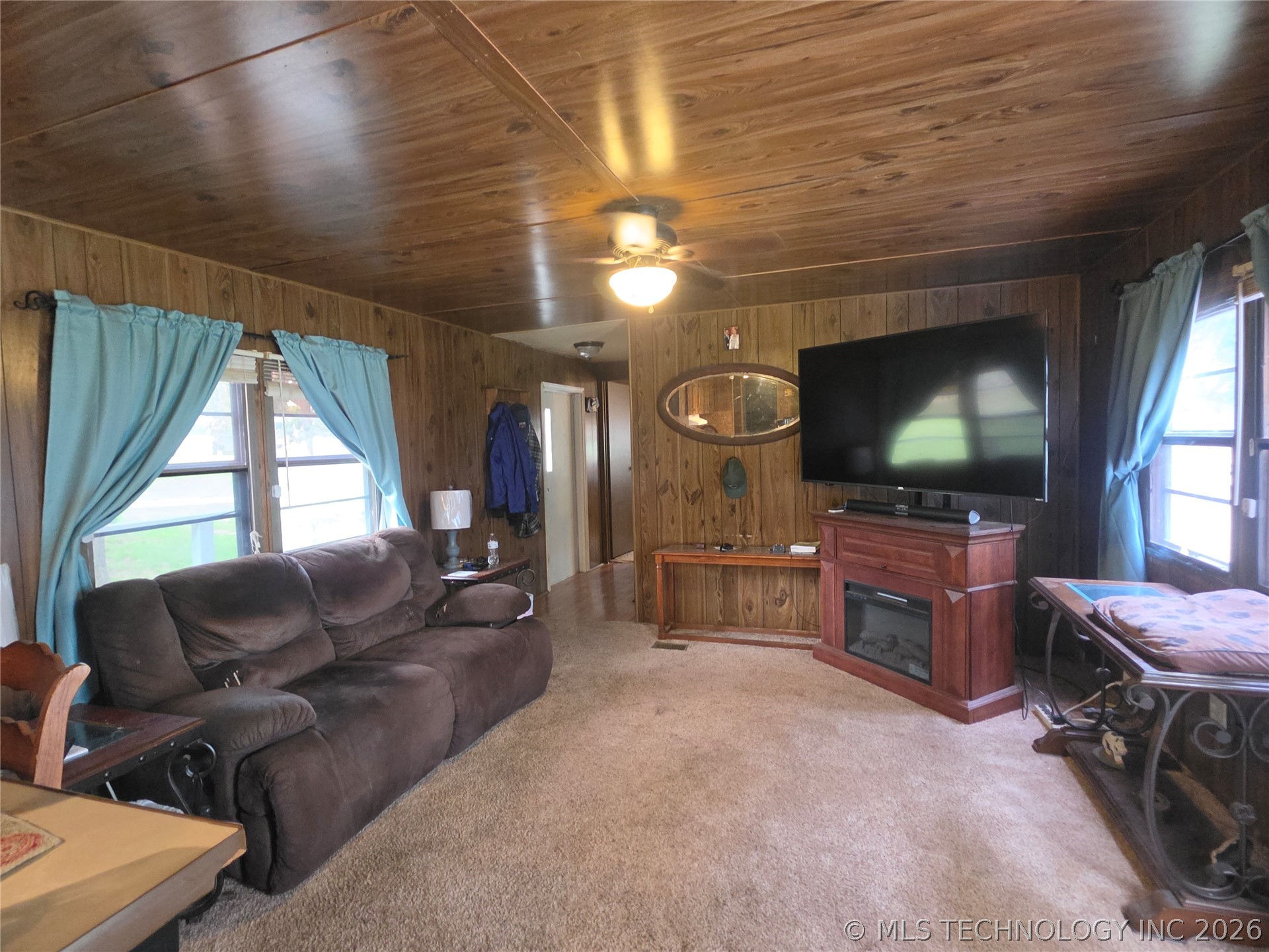 416335 Lagoon Drive Property Photo 2