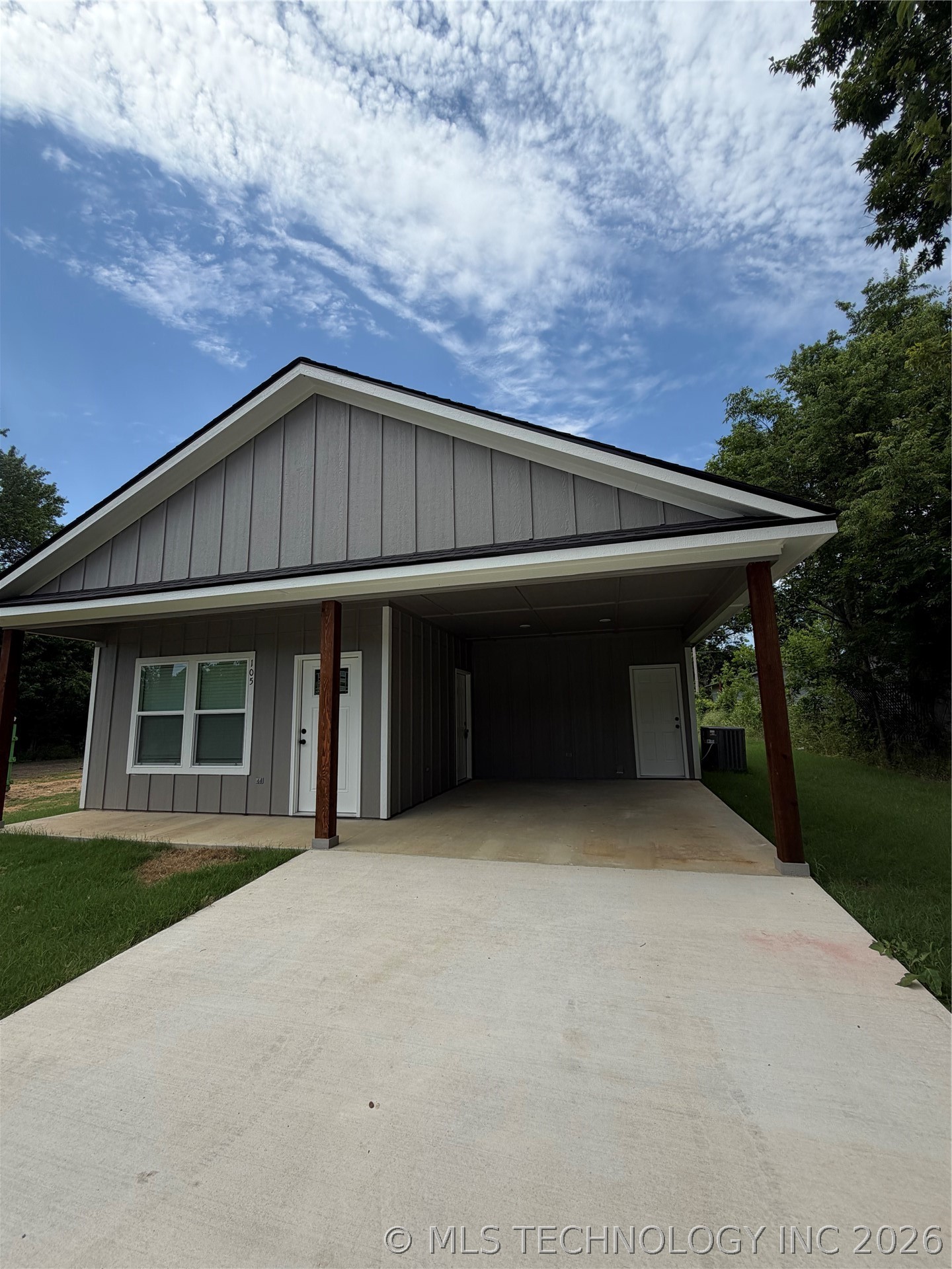 105 Russell Property Photo 2