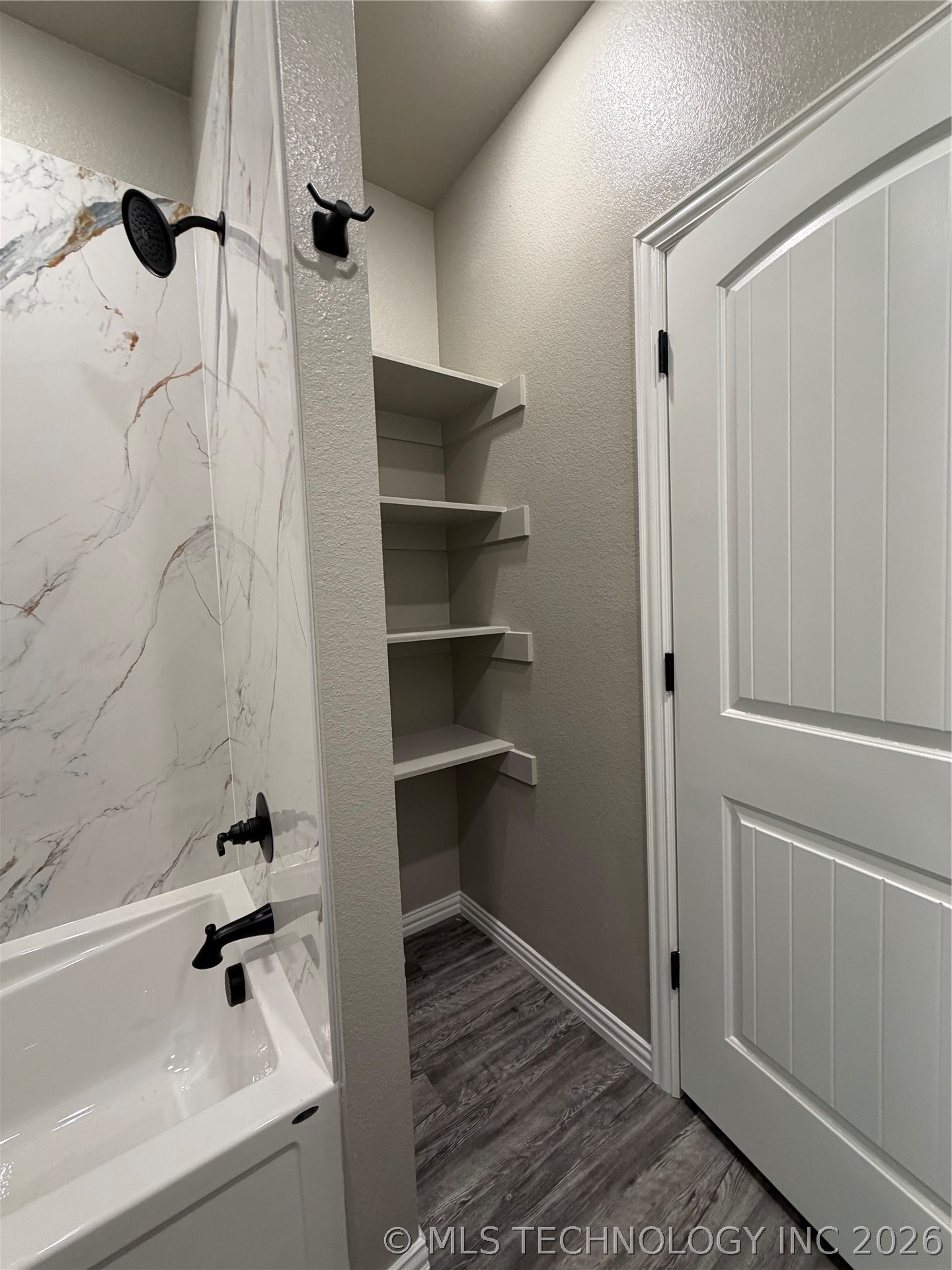 105 Russell Property Photo 12