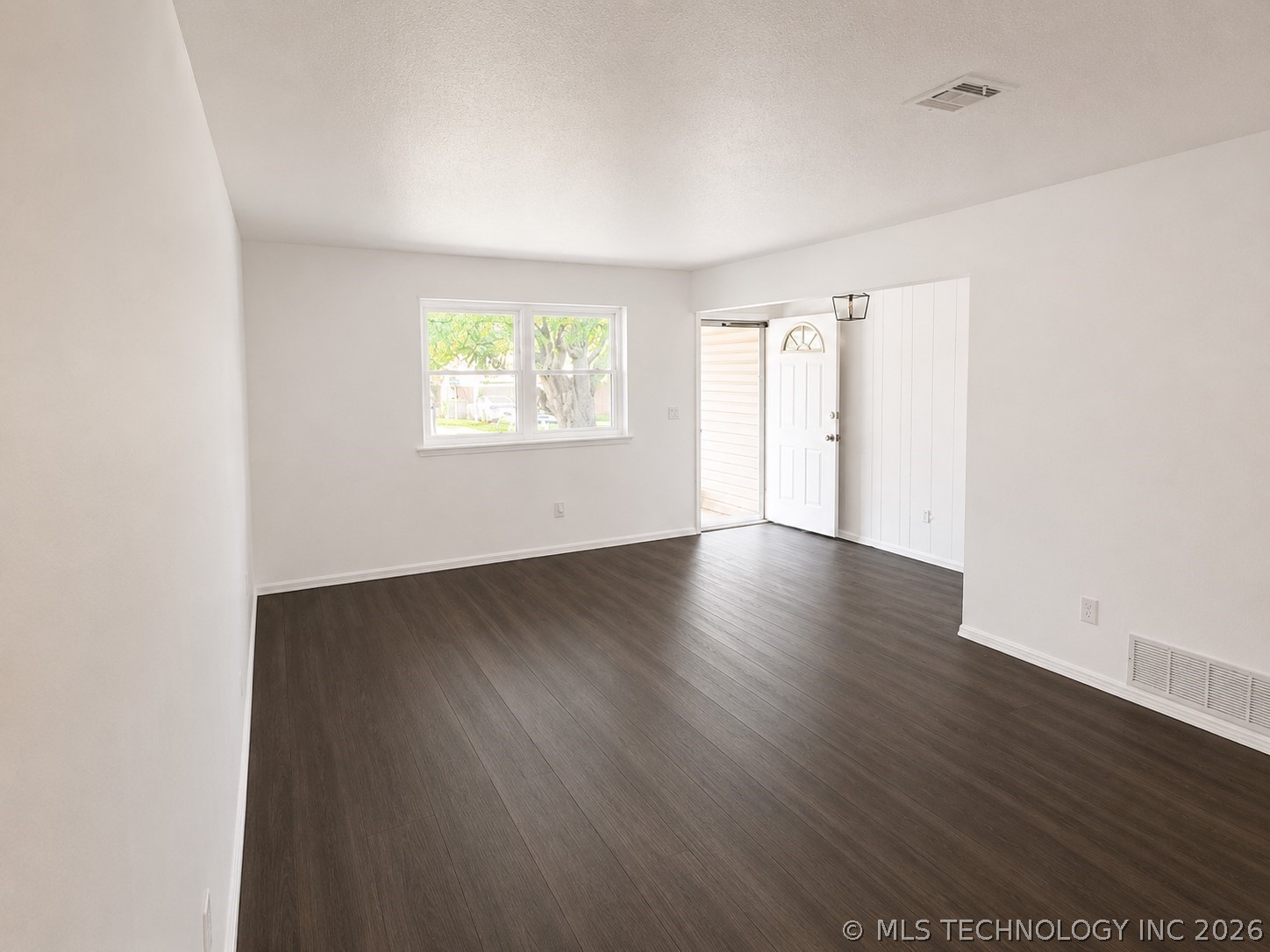 204 E Bass Property Photo 4