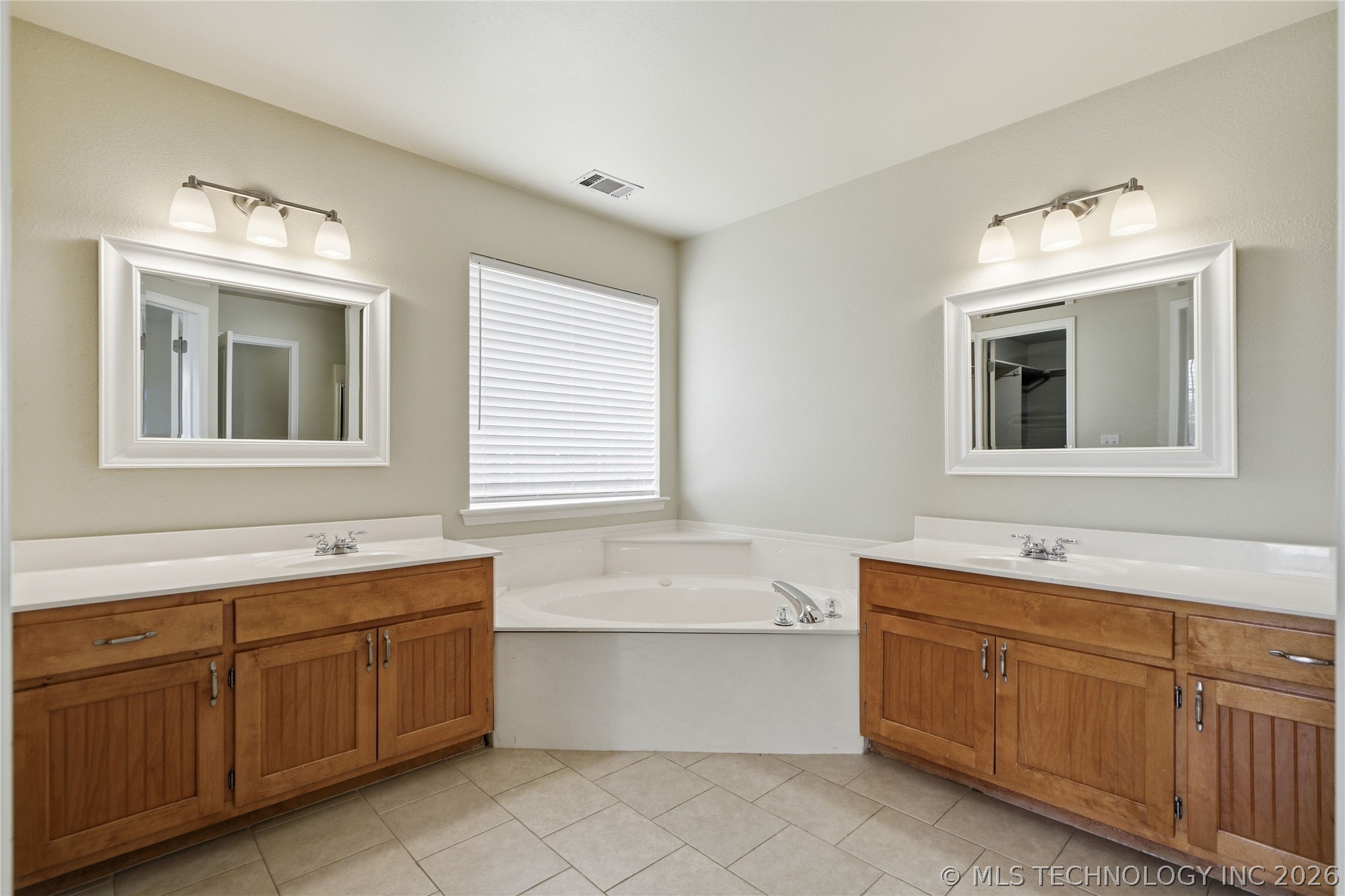 10400 N 114th East Avenue Property Photo 26