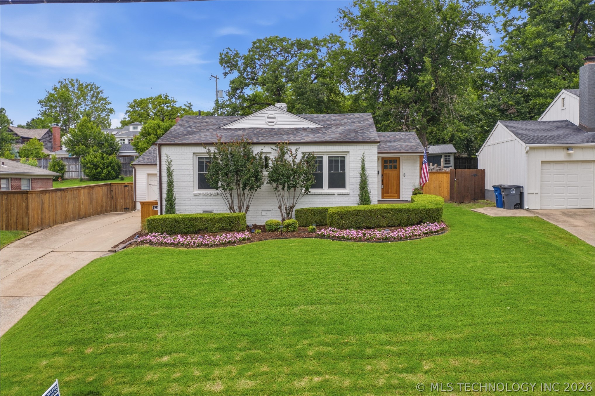 1233 E 31st Street Property Photo 1