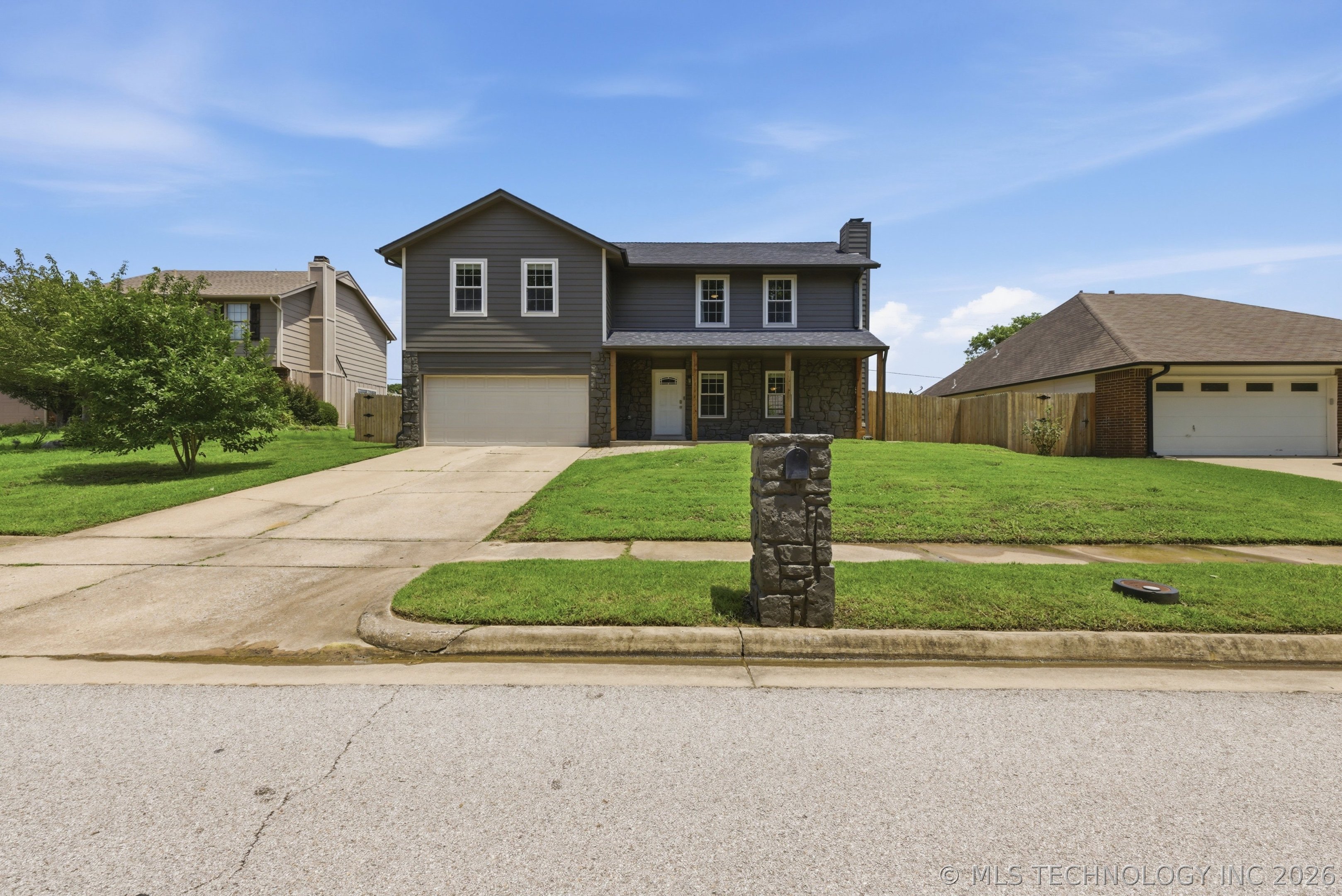 4901 S Narcissus Avenue Property Photo 4