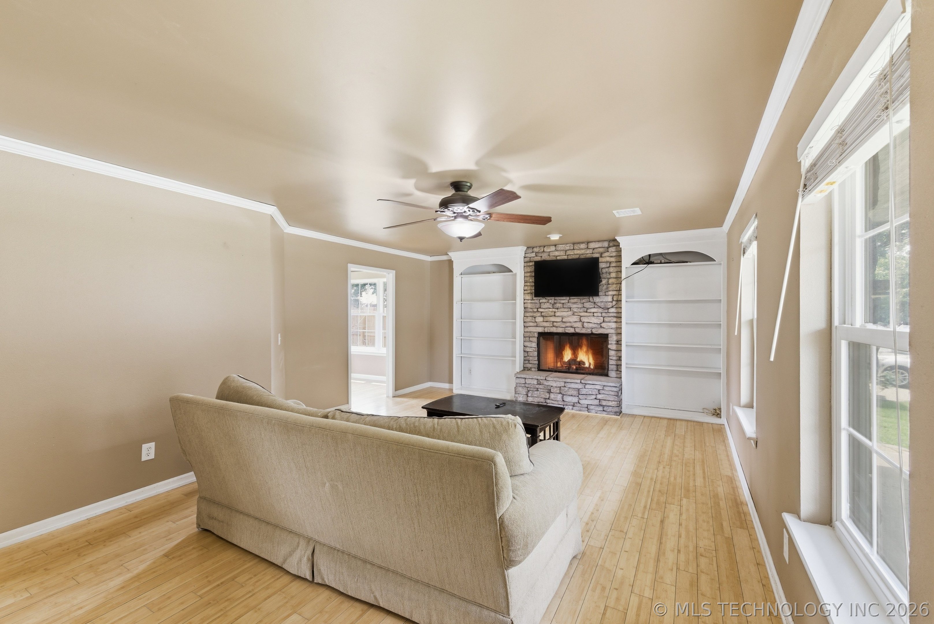 4901 S Narcissus Avenue Property Photo 6