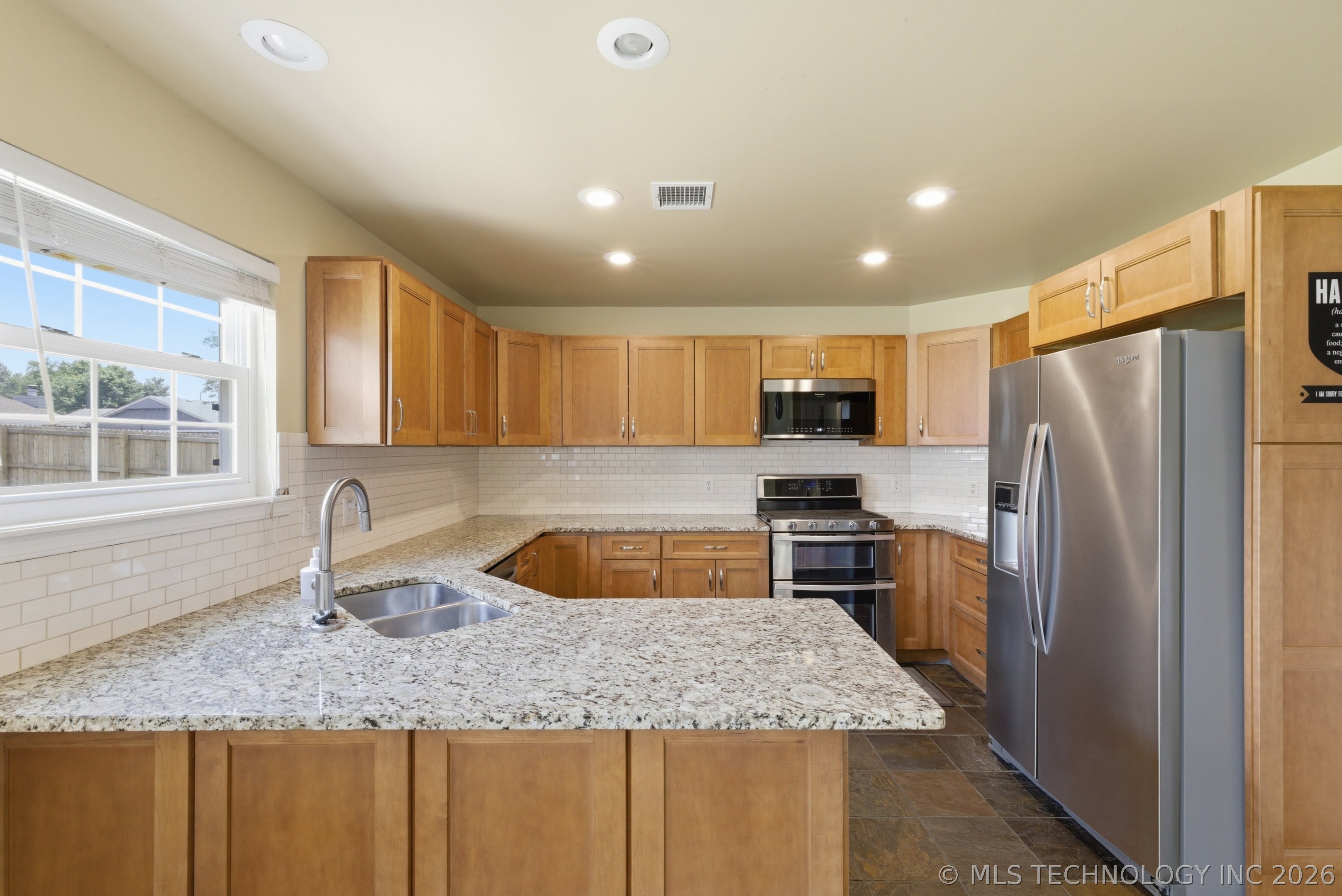 4901 S Narcissus Avenue Property Photo 12