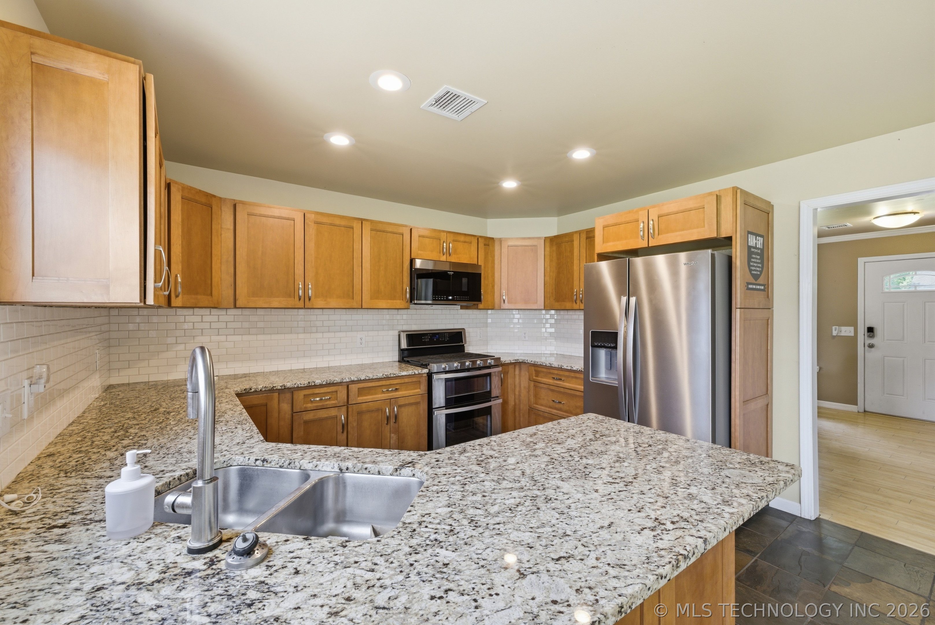 4901 S Narcissus Avenue Property Photo 13