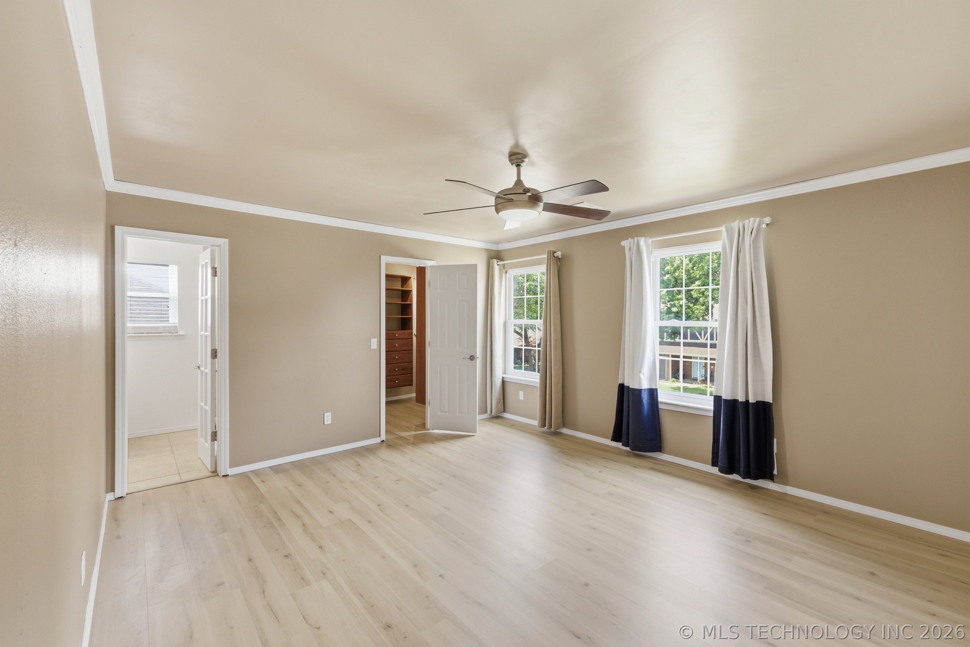4901 S Narcissus Avenue Property Photo 16