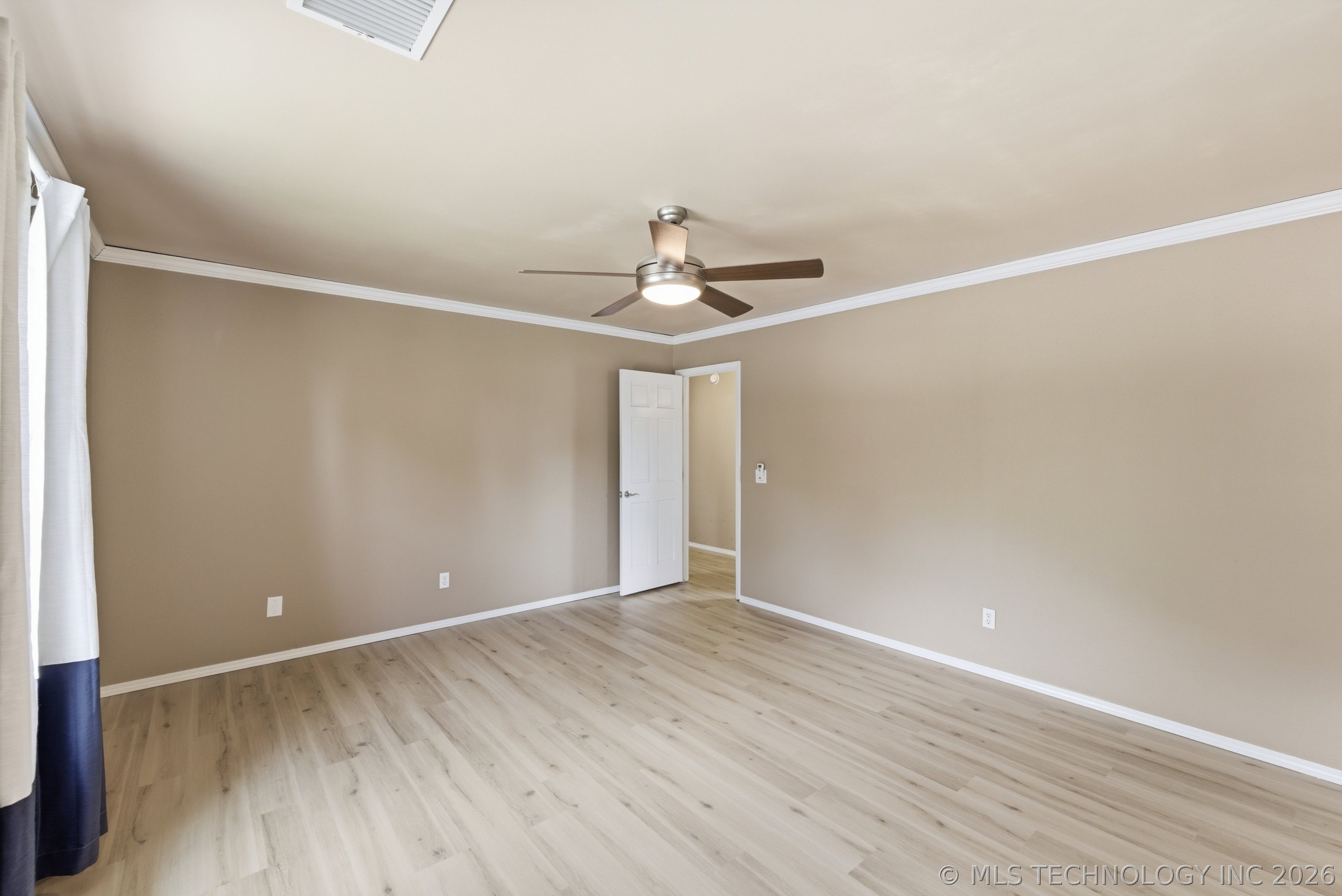 4901 S Narcissus Avenue Property Photo 17