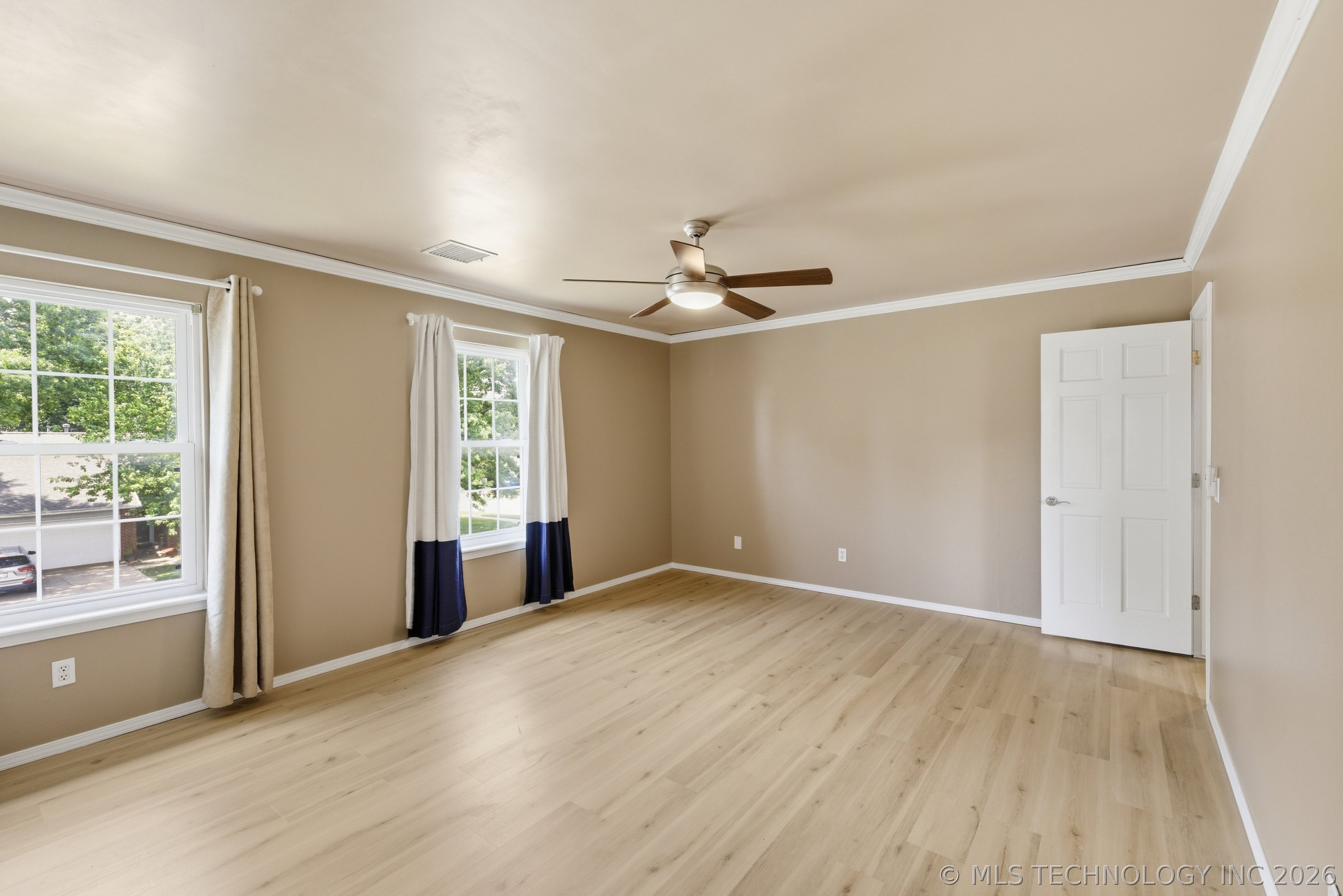 4901 S Narcissus Avenue Property Photo 18