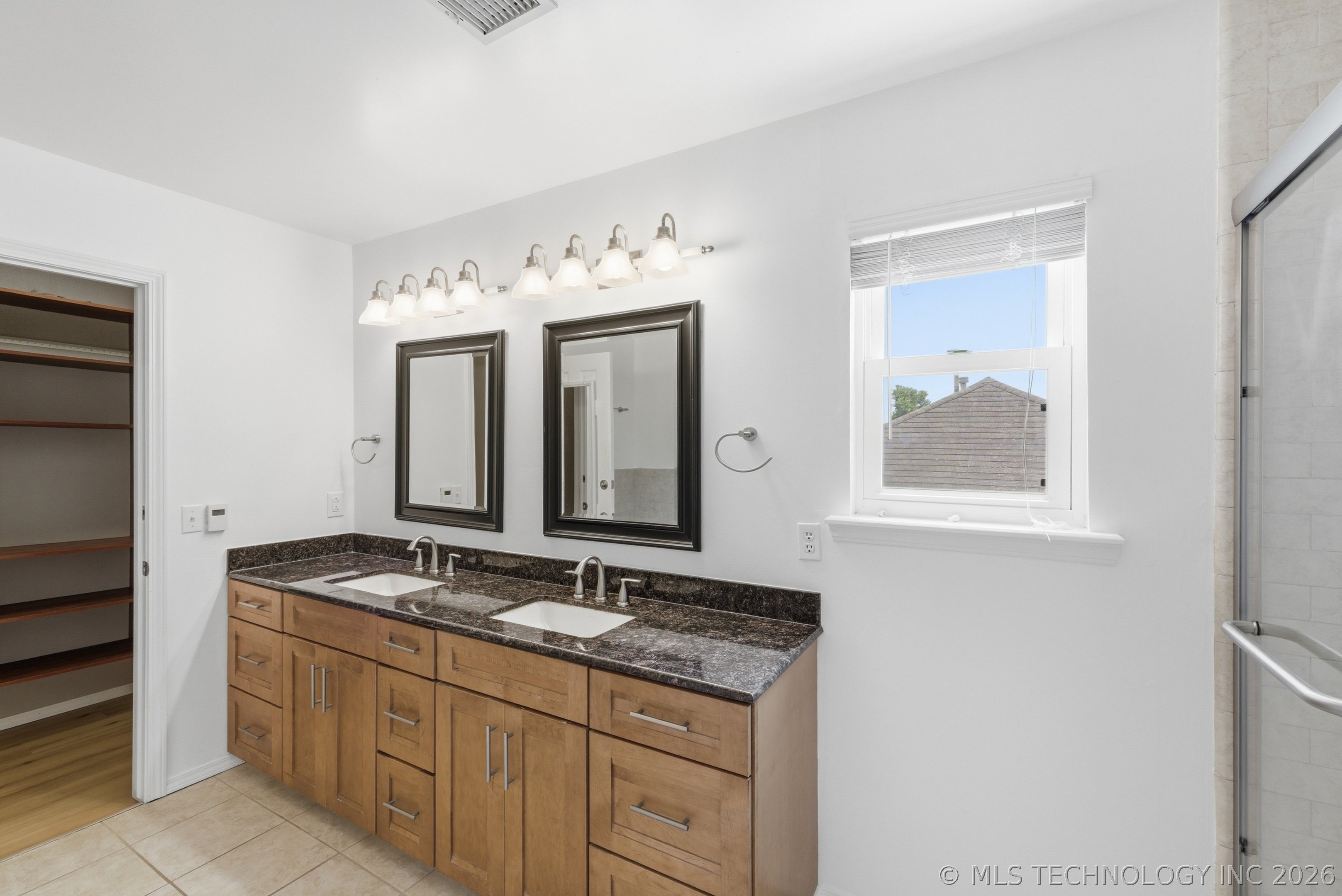 4901 S Narcissus Avenue Property Photo 19