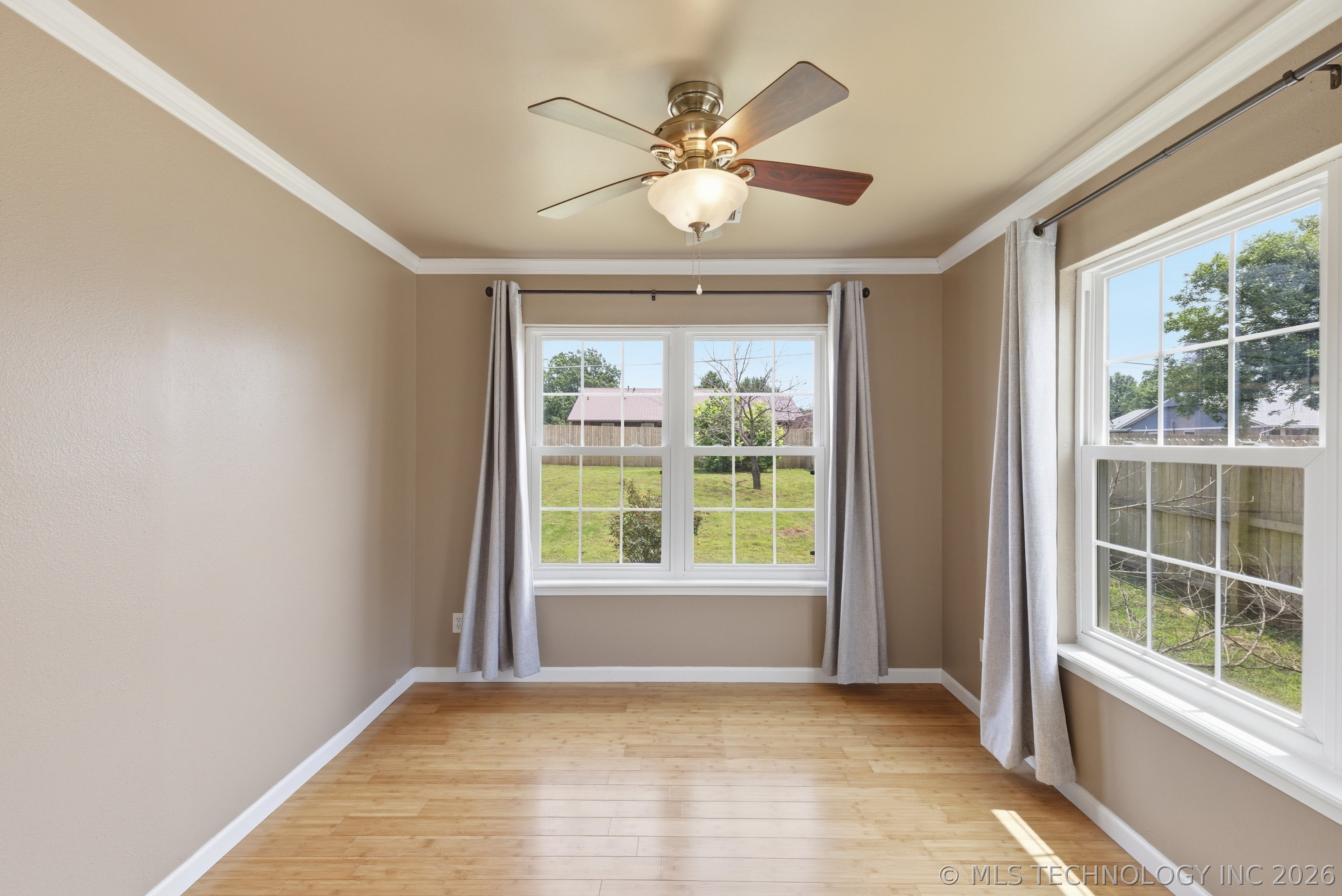 4901 S Narcissus Avenue Property Photo 24