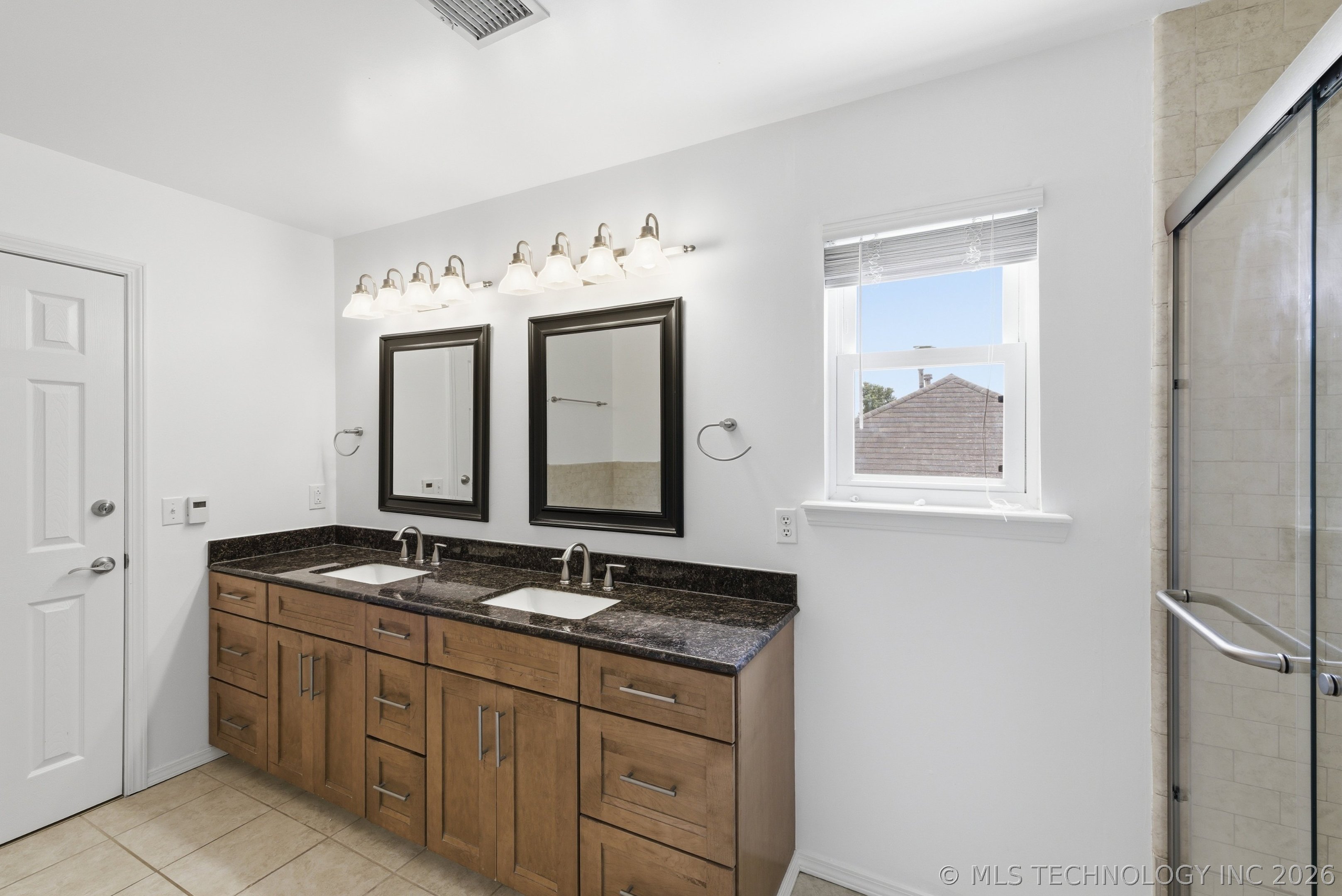 4901 S Narcissus Avenue Property Photo 27