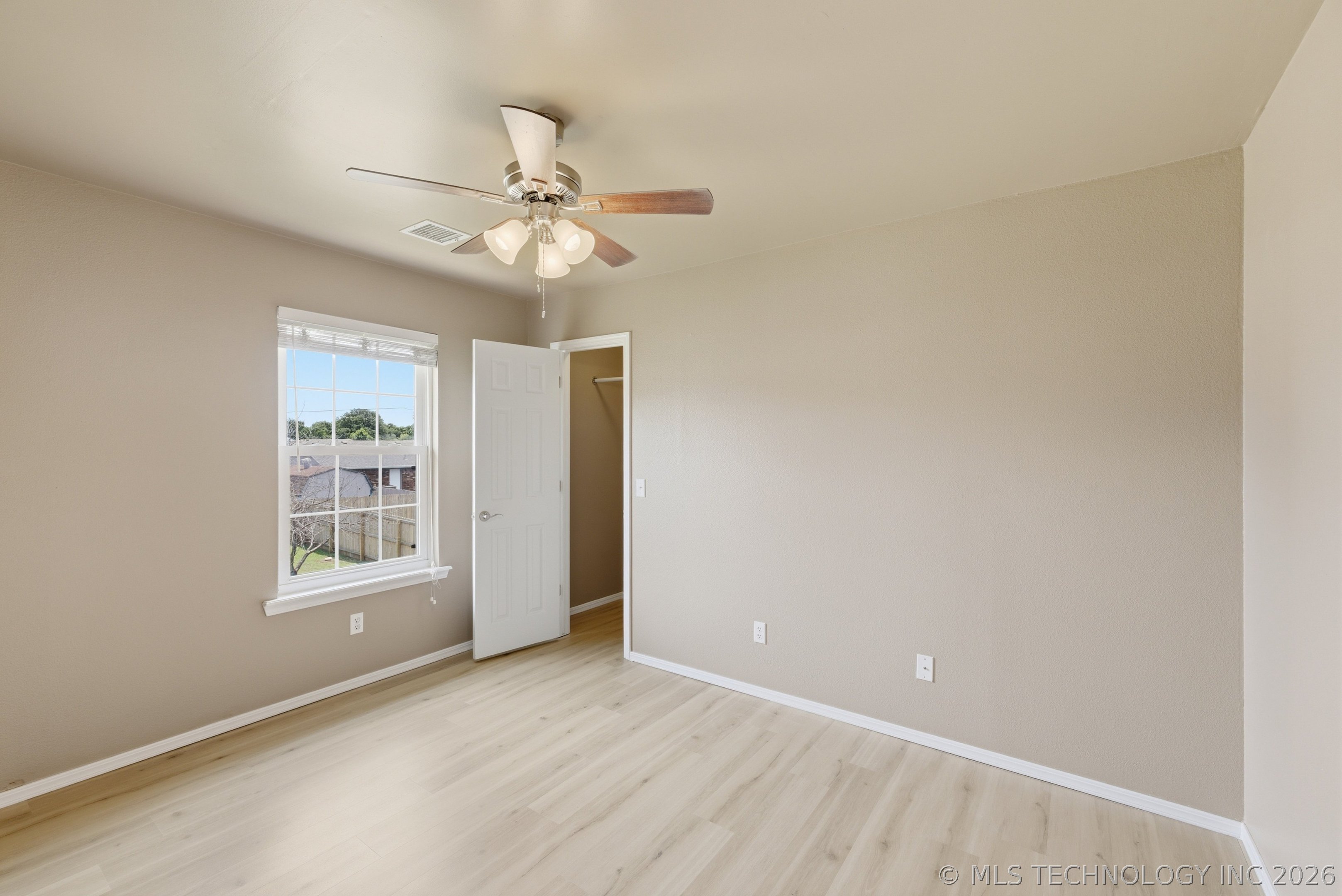 4901 S Narcissus Avenue Property Photo 30