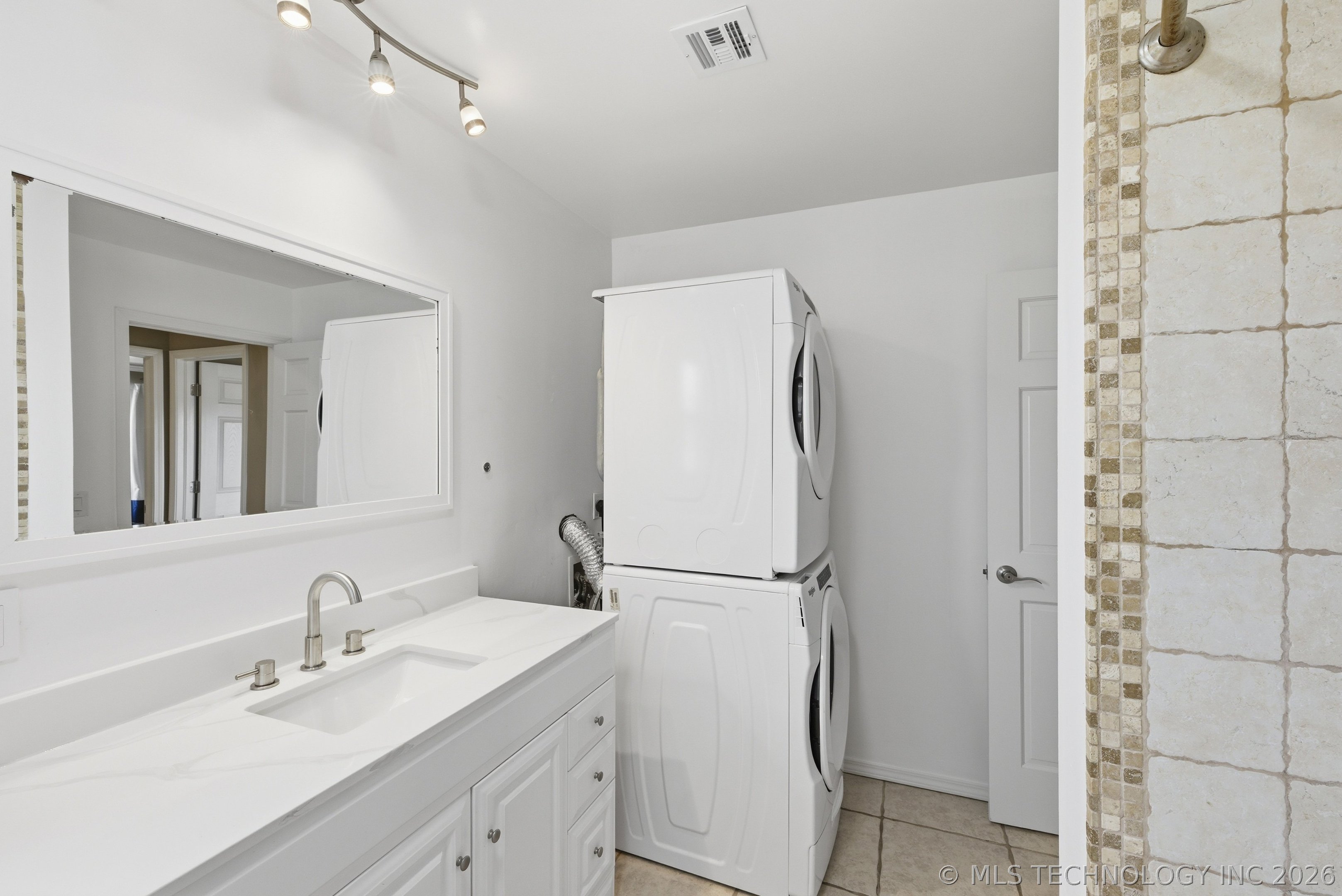 4901 S Narcissus Avenue Property Photo 33