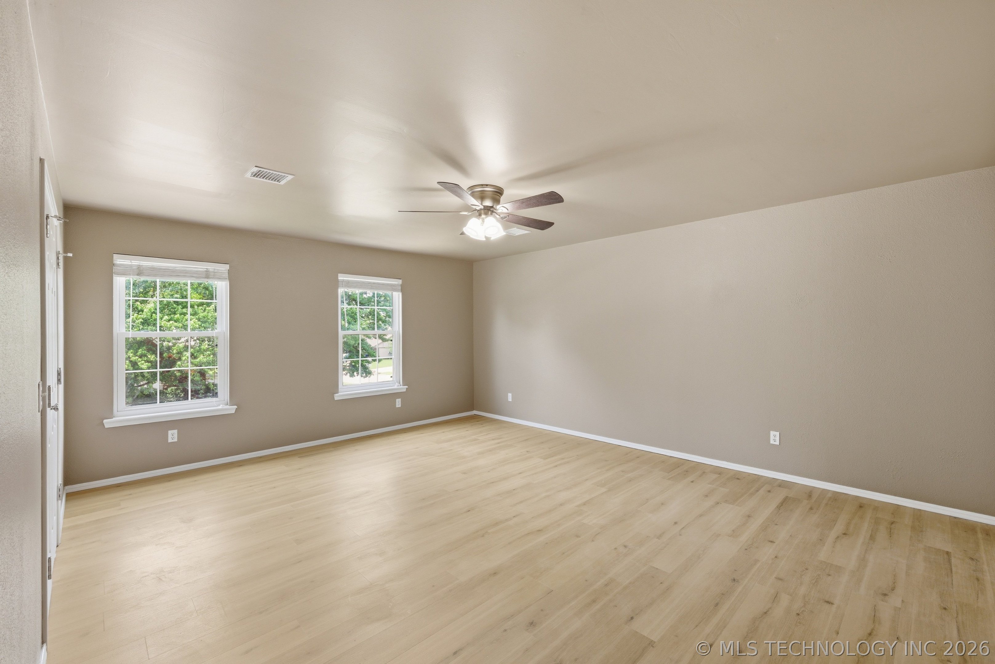 4901 S Narcissus Avenue Property Photo 36