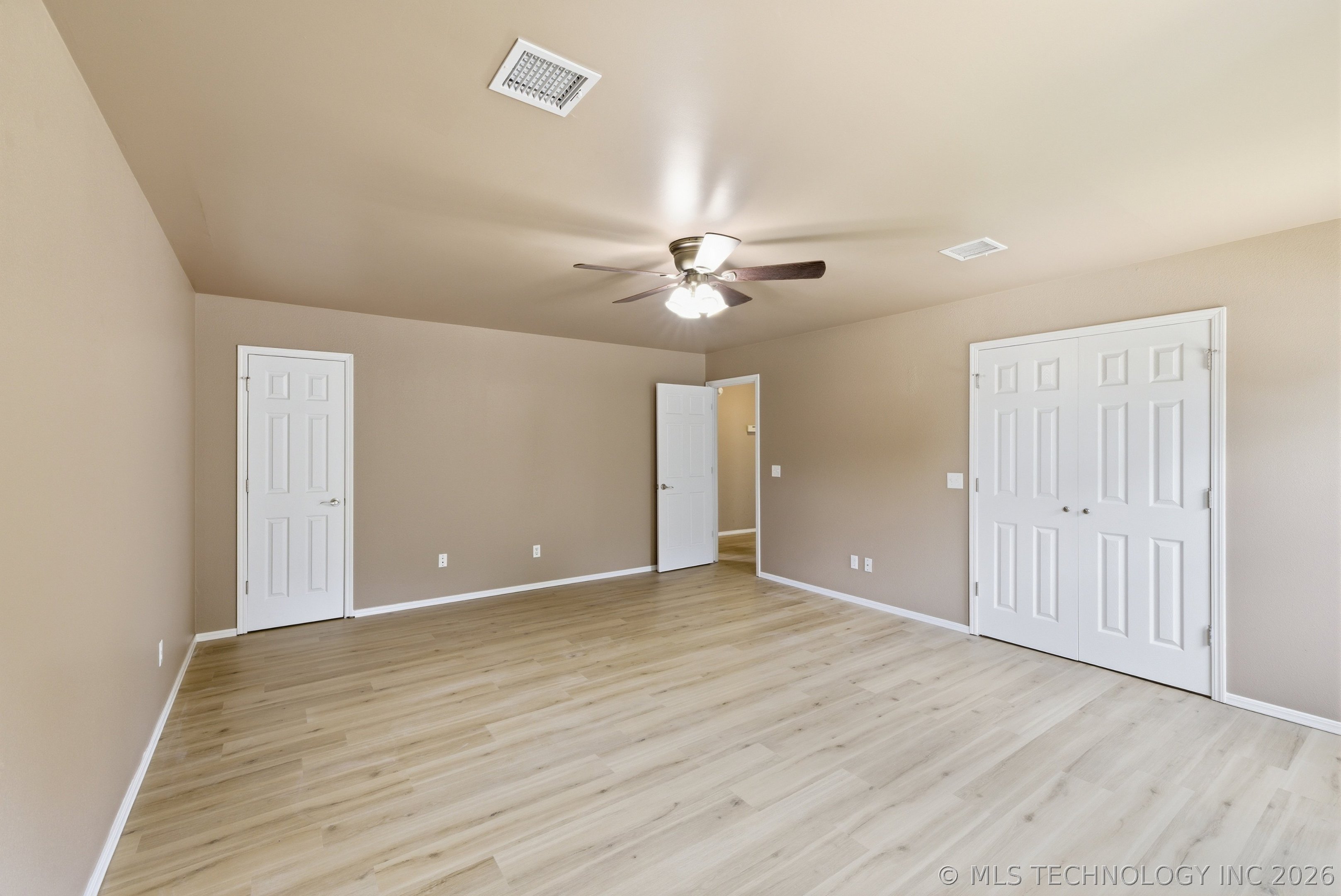 4901 S Narcissus Avenue Property Photo 37
