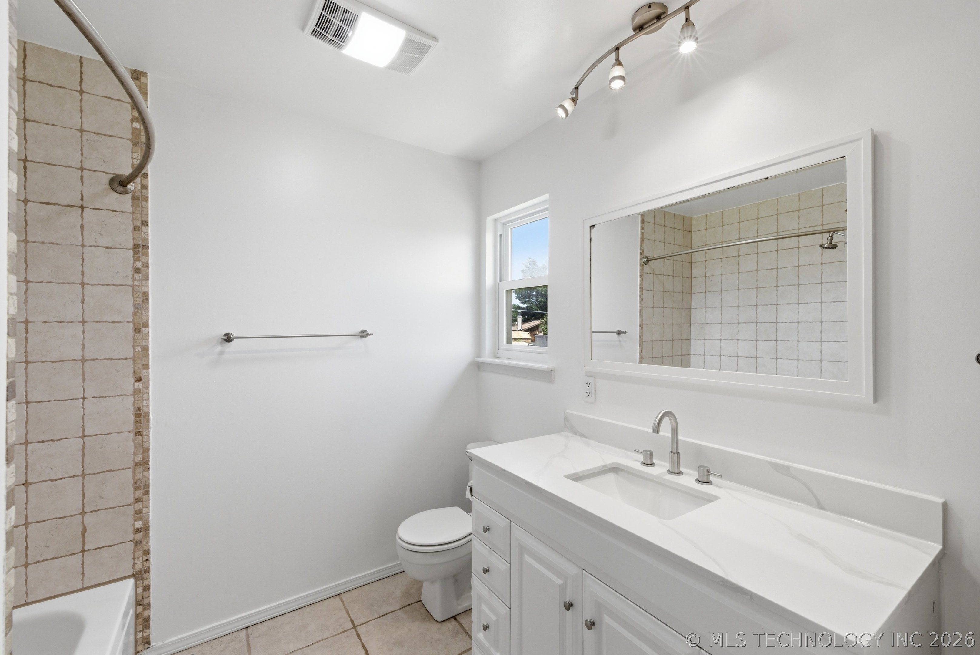 4901 S Narcissus Avenue Property Photo 45