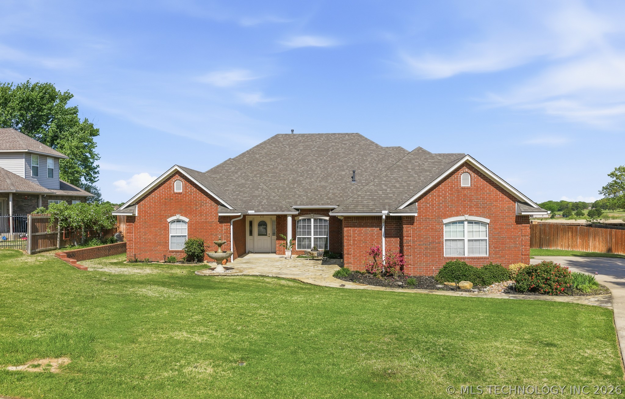 833 Franklin Drive Property Photo 1