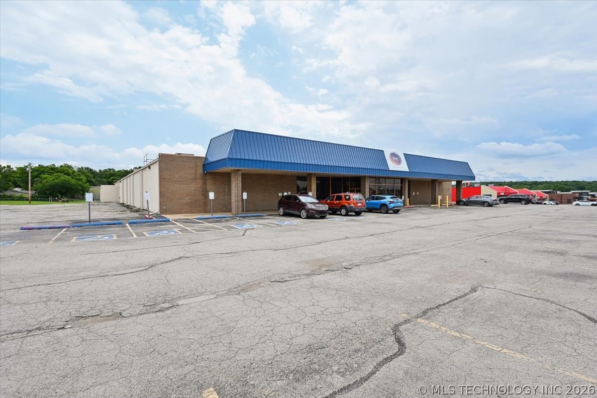 4915 S Union Avenue Property Photo 2