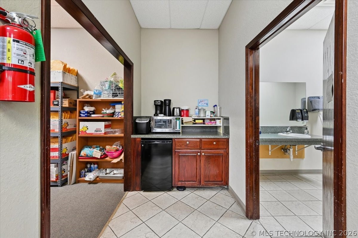4915 S Union Avenue Property Photo 55