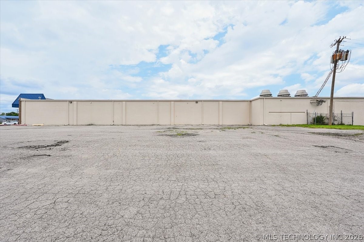 4915 S Union Avenue Property Photo 63