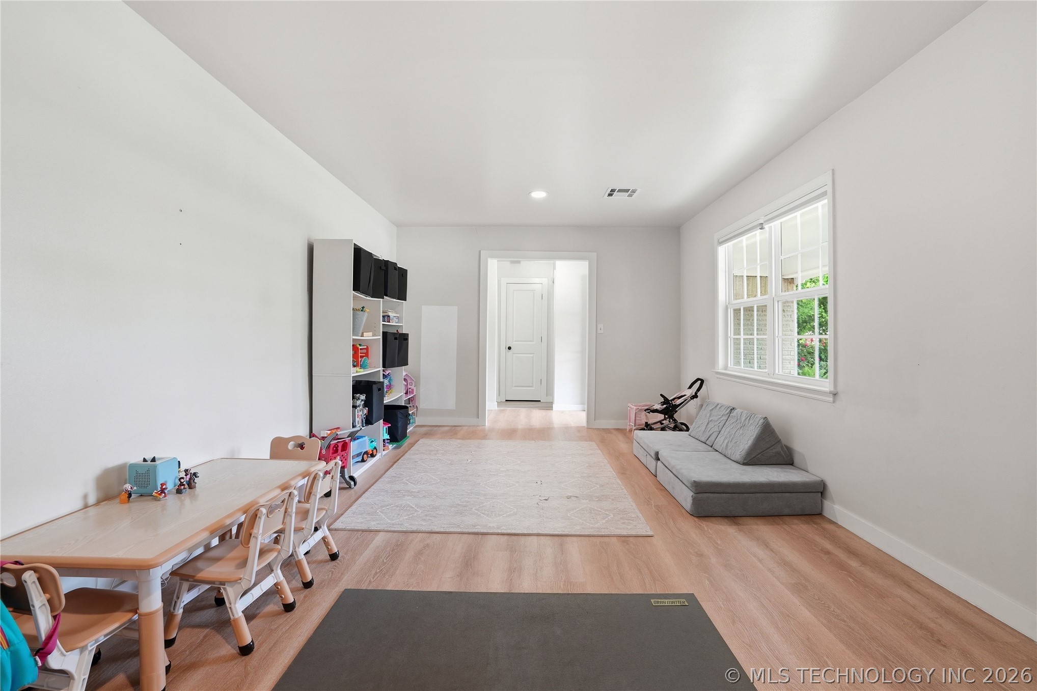 1920 E 53rd Street Property Photo 23