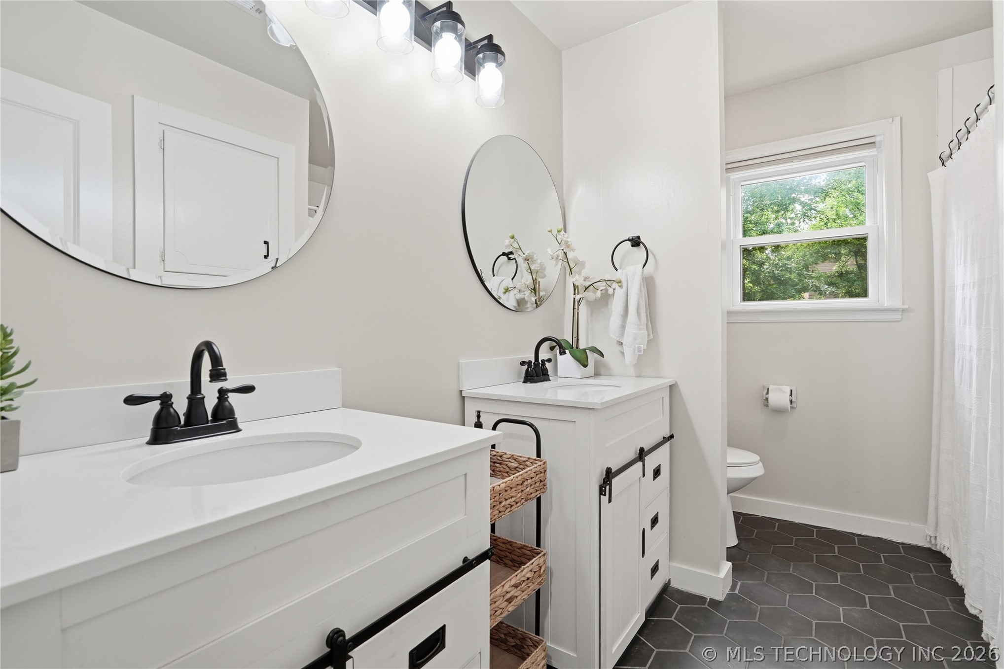 1920 E 53rd Street Property Photo 25