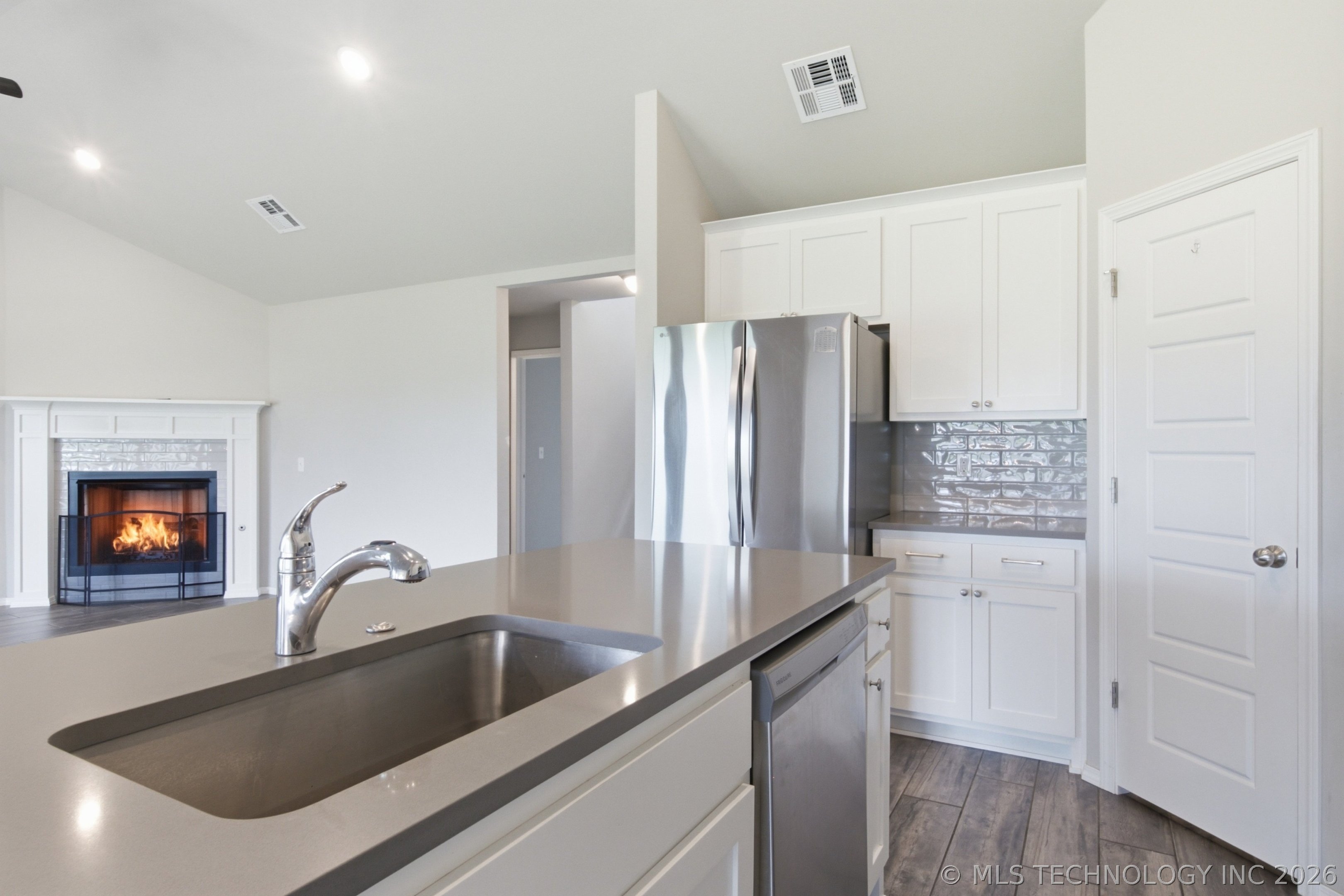15454 S 36th East Avenue Property Photo 13
