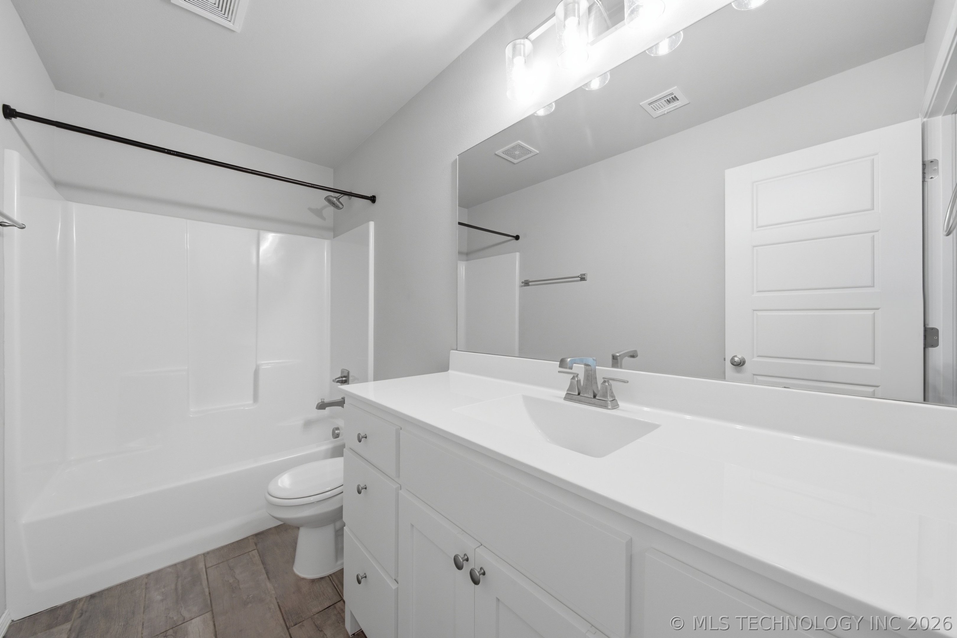 15454 S 36th East Avenue Property Photo 26