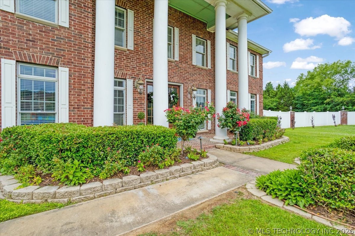 3419 Castle Court Property Photo 2