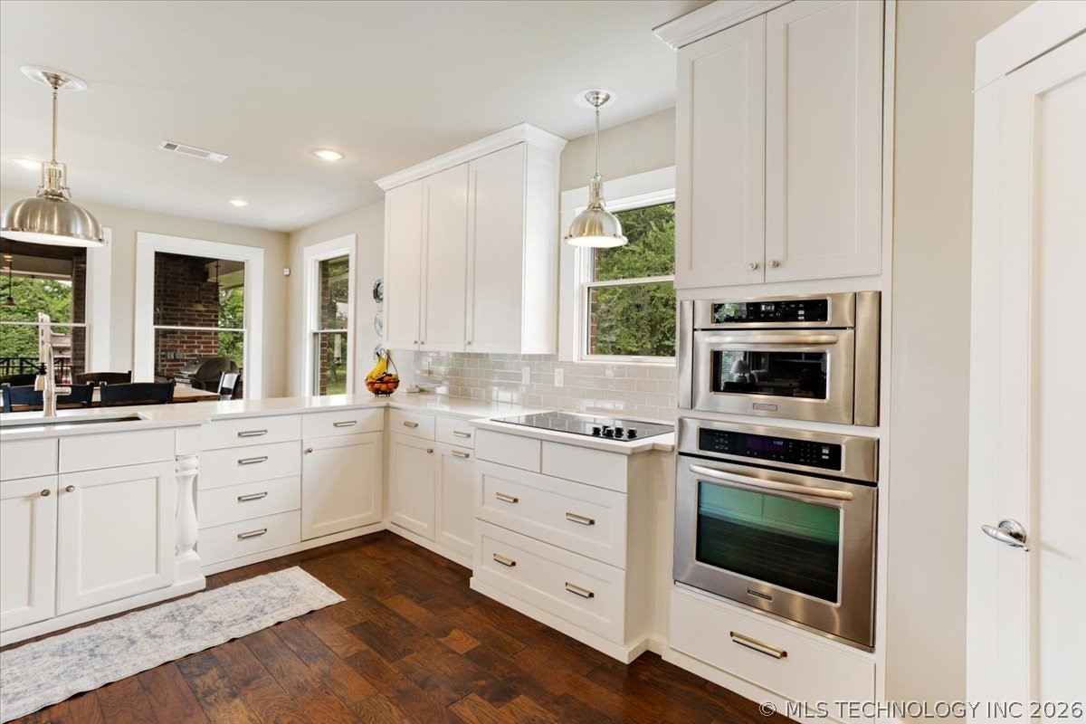 3419 Castle Court Property Photo 25