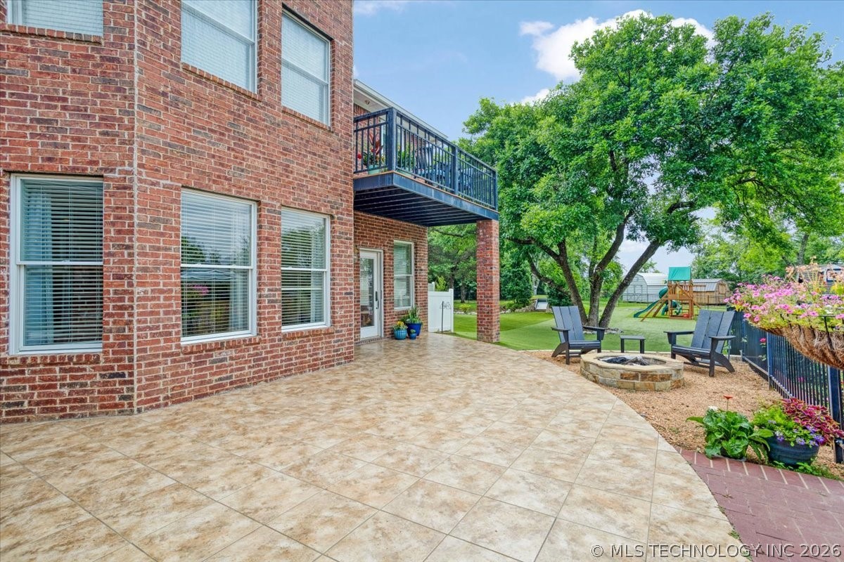 3419 Castle Court Property Photo 43
