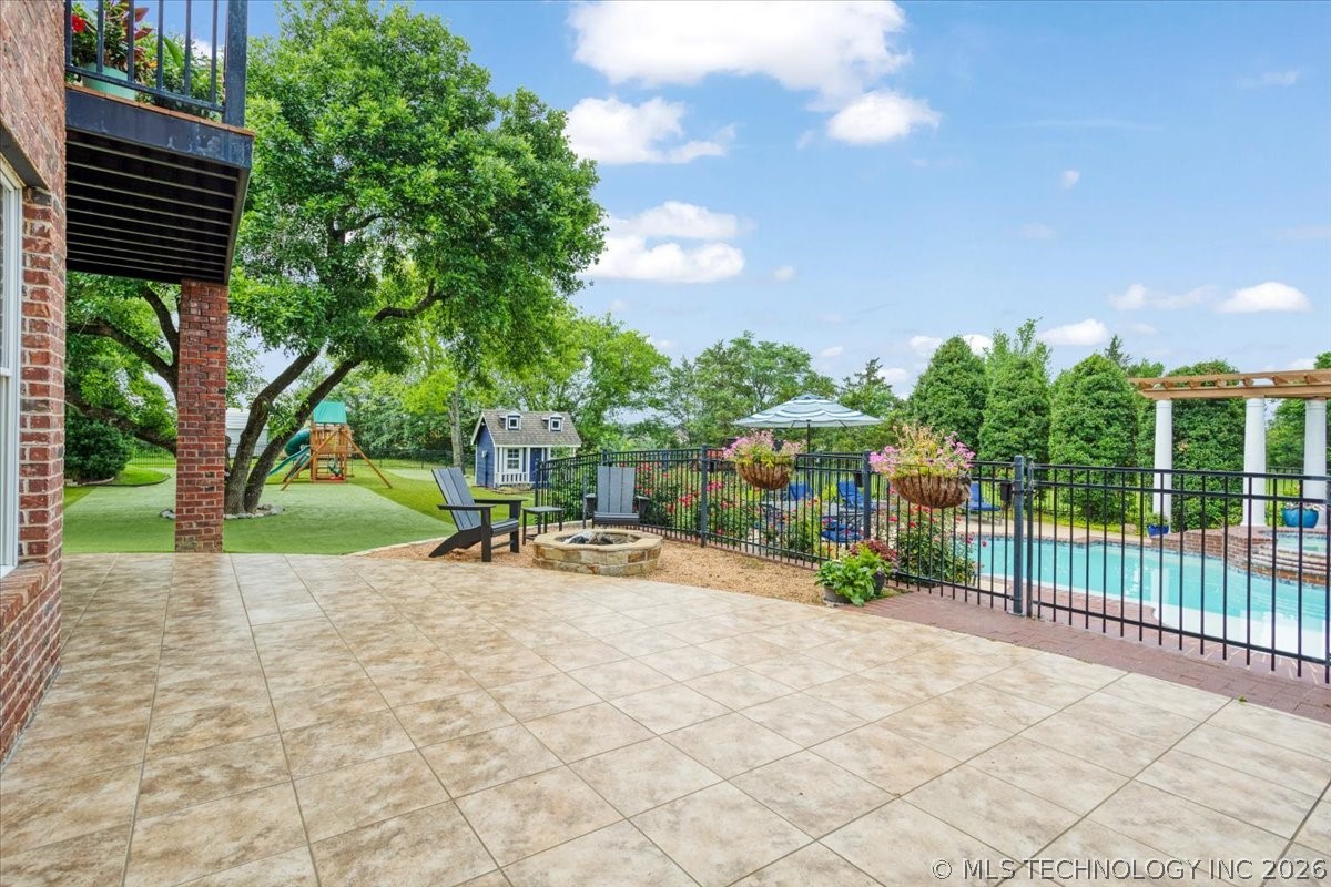 3419 Castle Court Property Photo 45