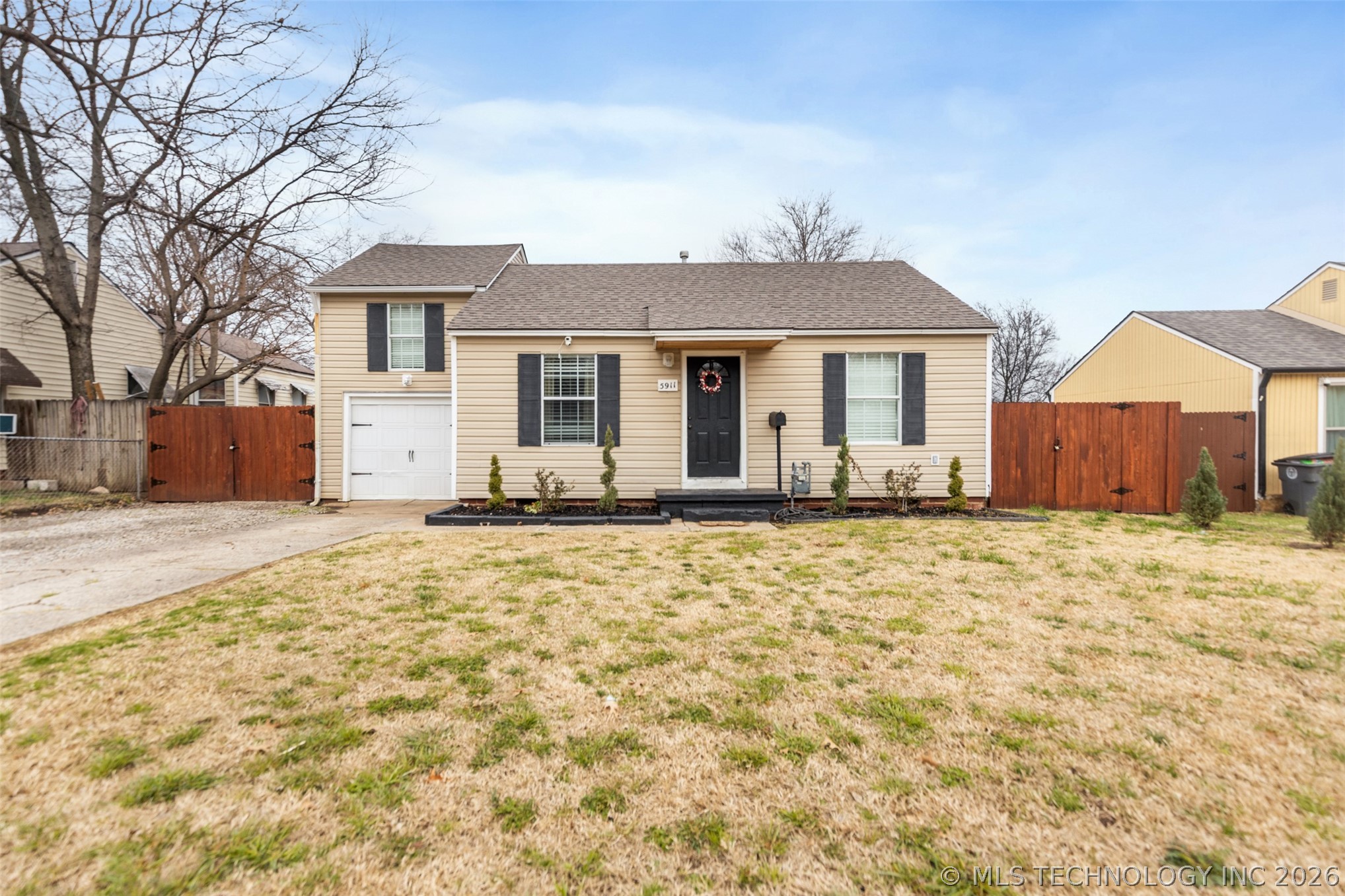 5911 E Reading Street Property Photo