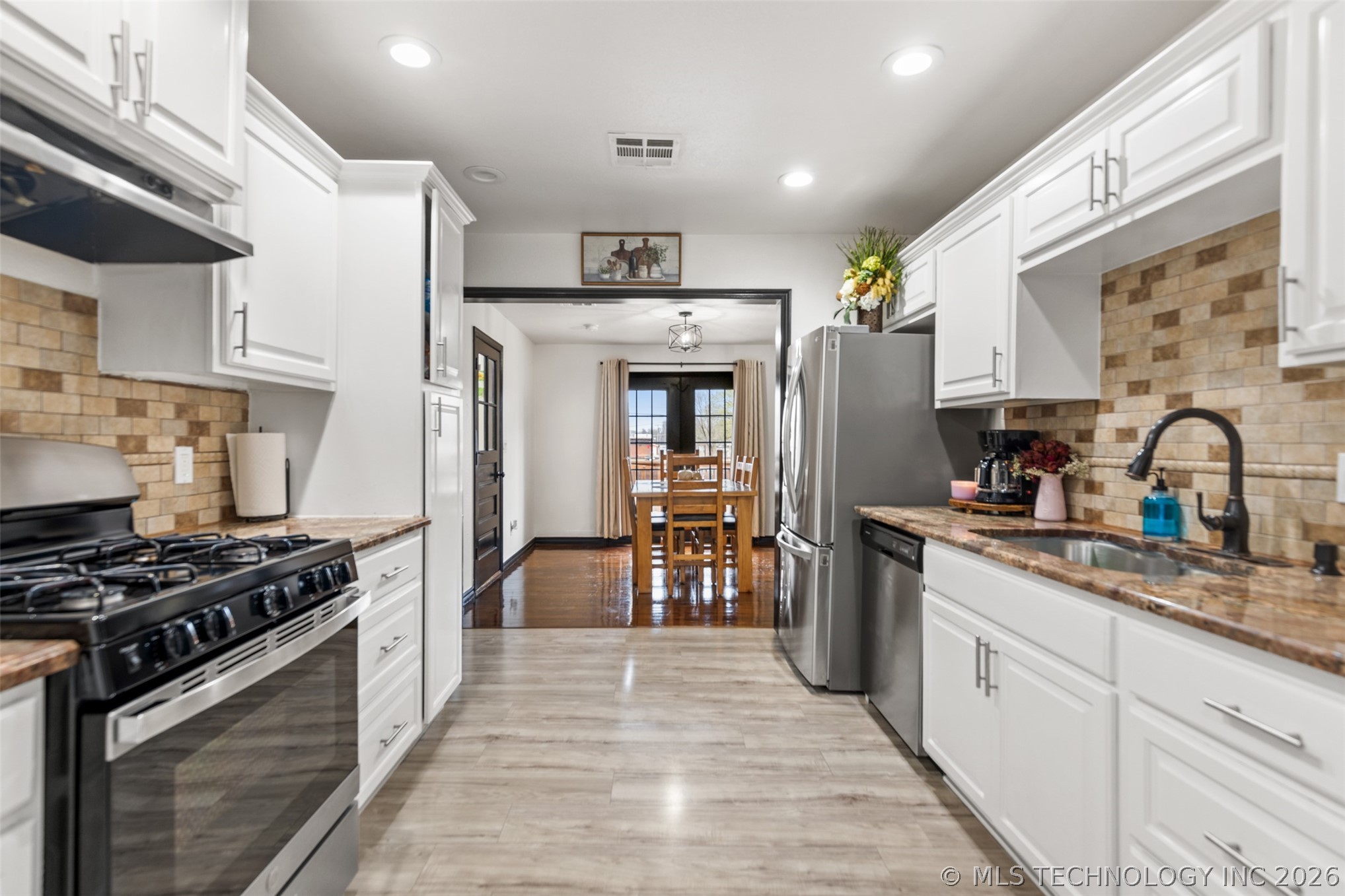 5911 E Reading Street Property Photo 2