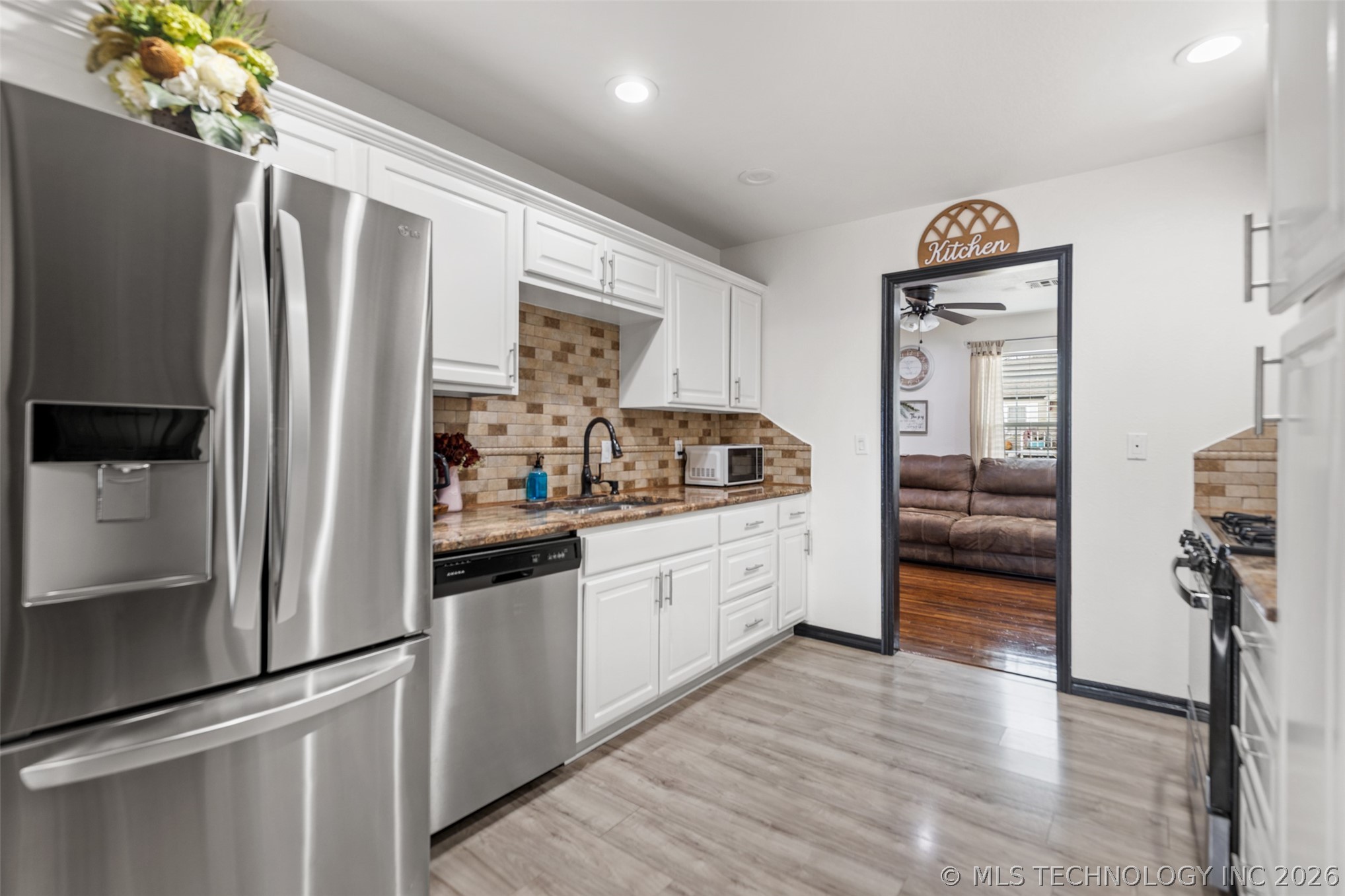 5911 E Reading Street Property Photo 4