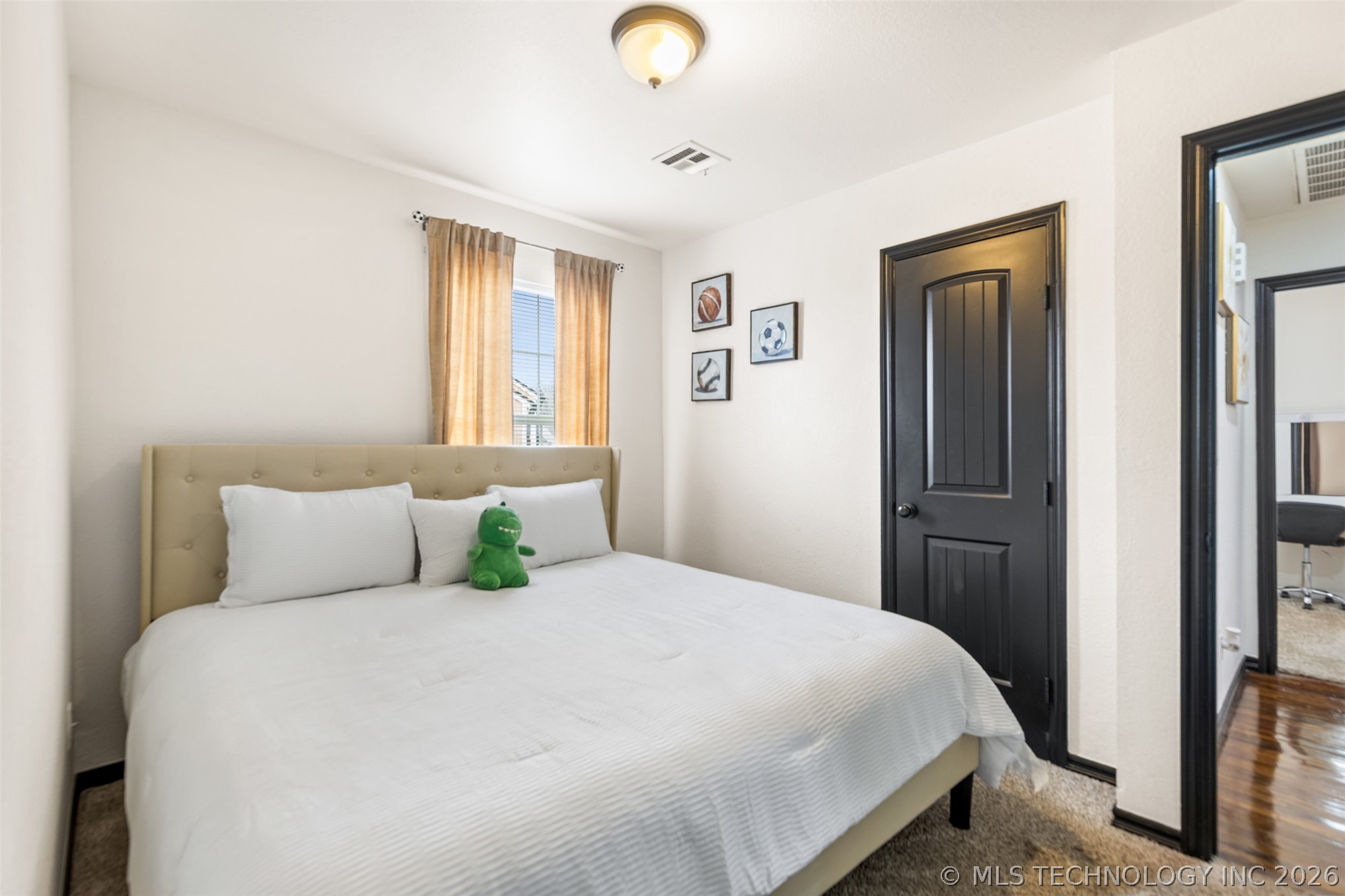 5911 E Reading Street Property Photo 8