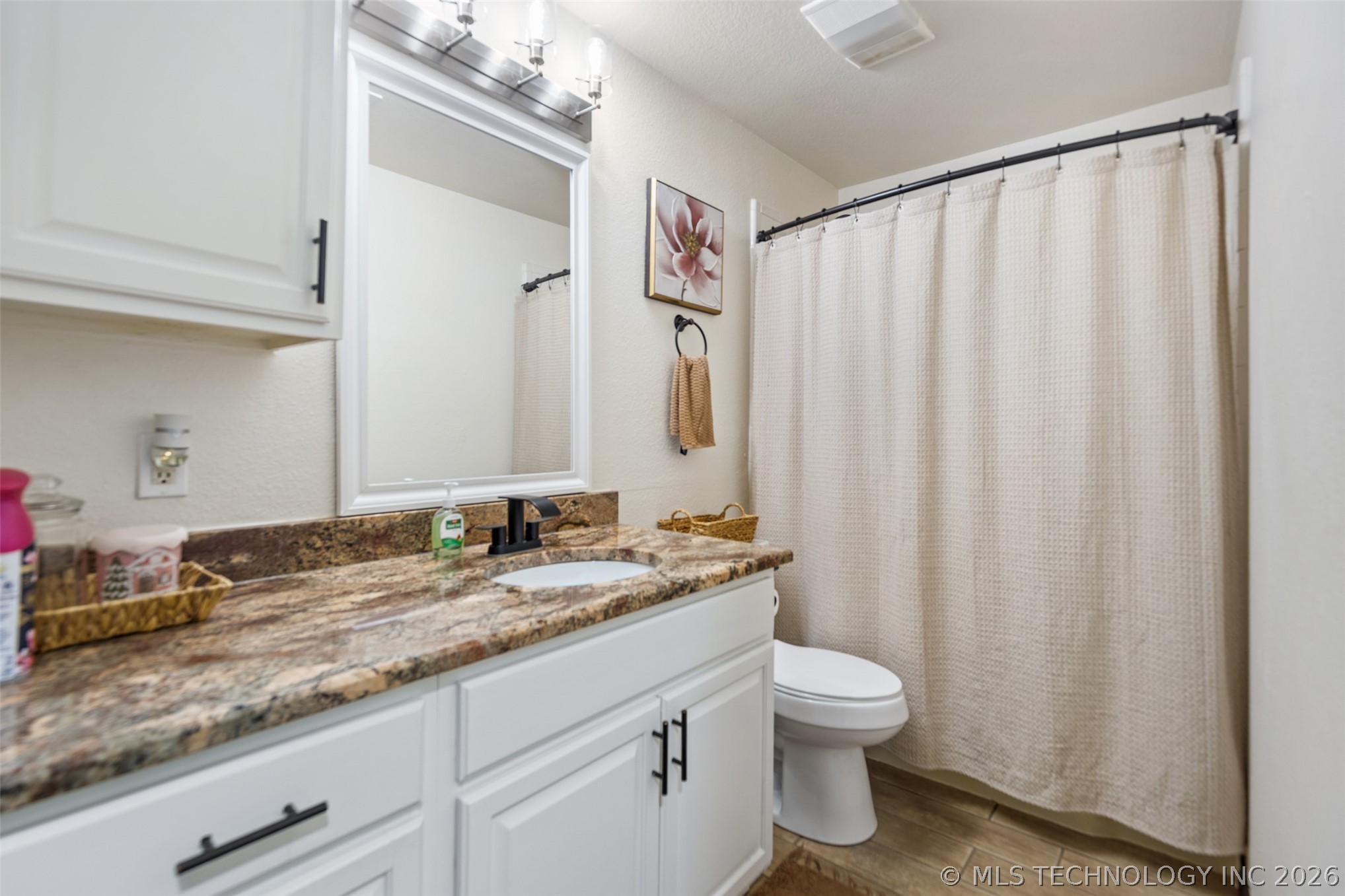 5911 E Reading Street Property Photo 9