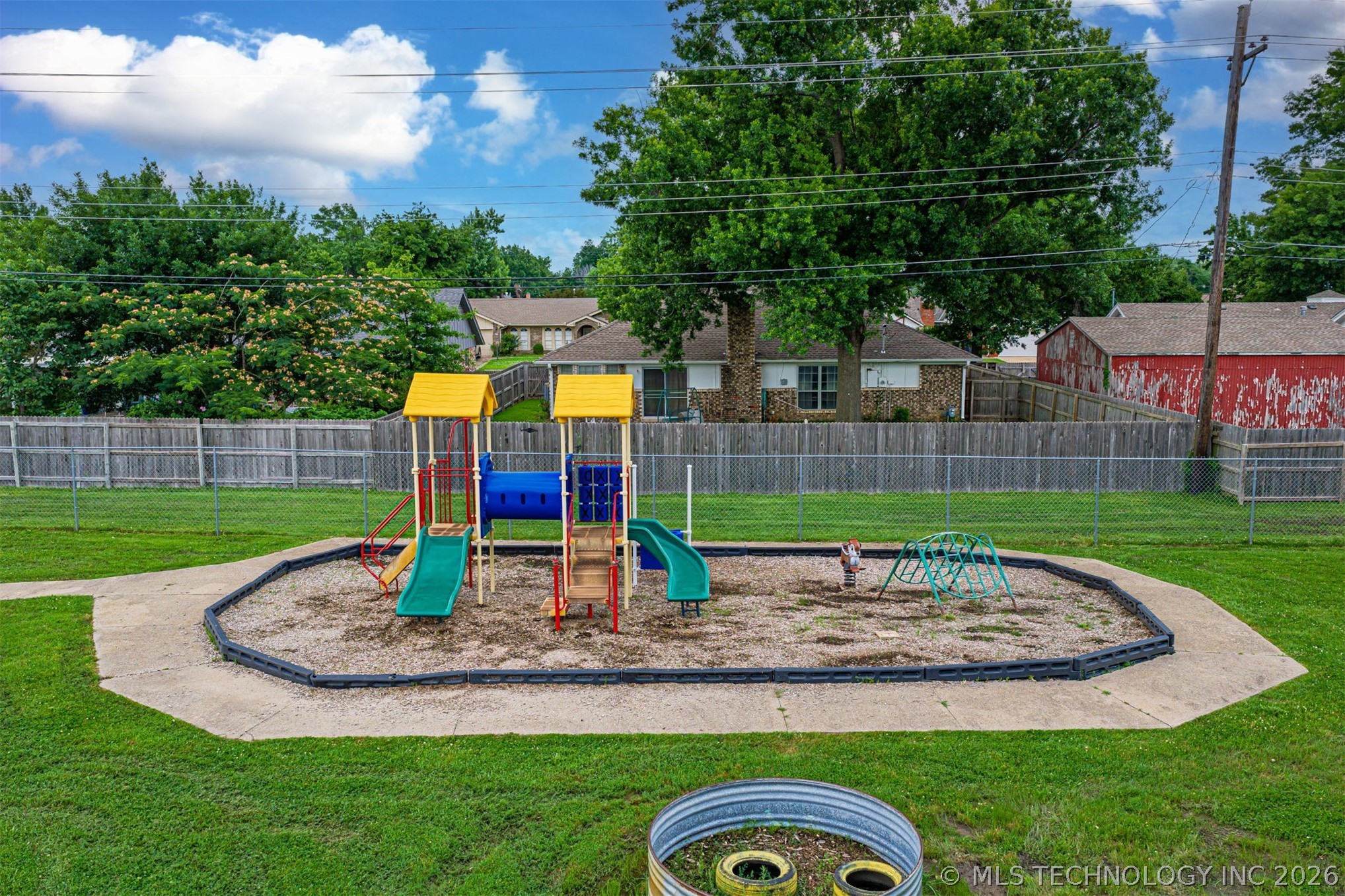 8730 E Skelly Drive Property Photo 9