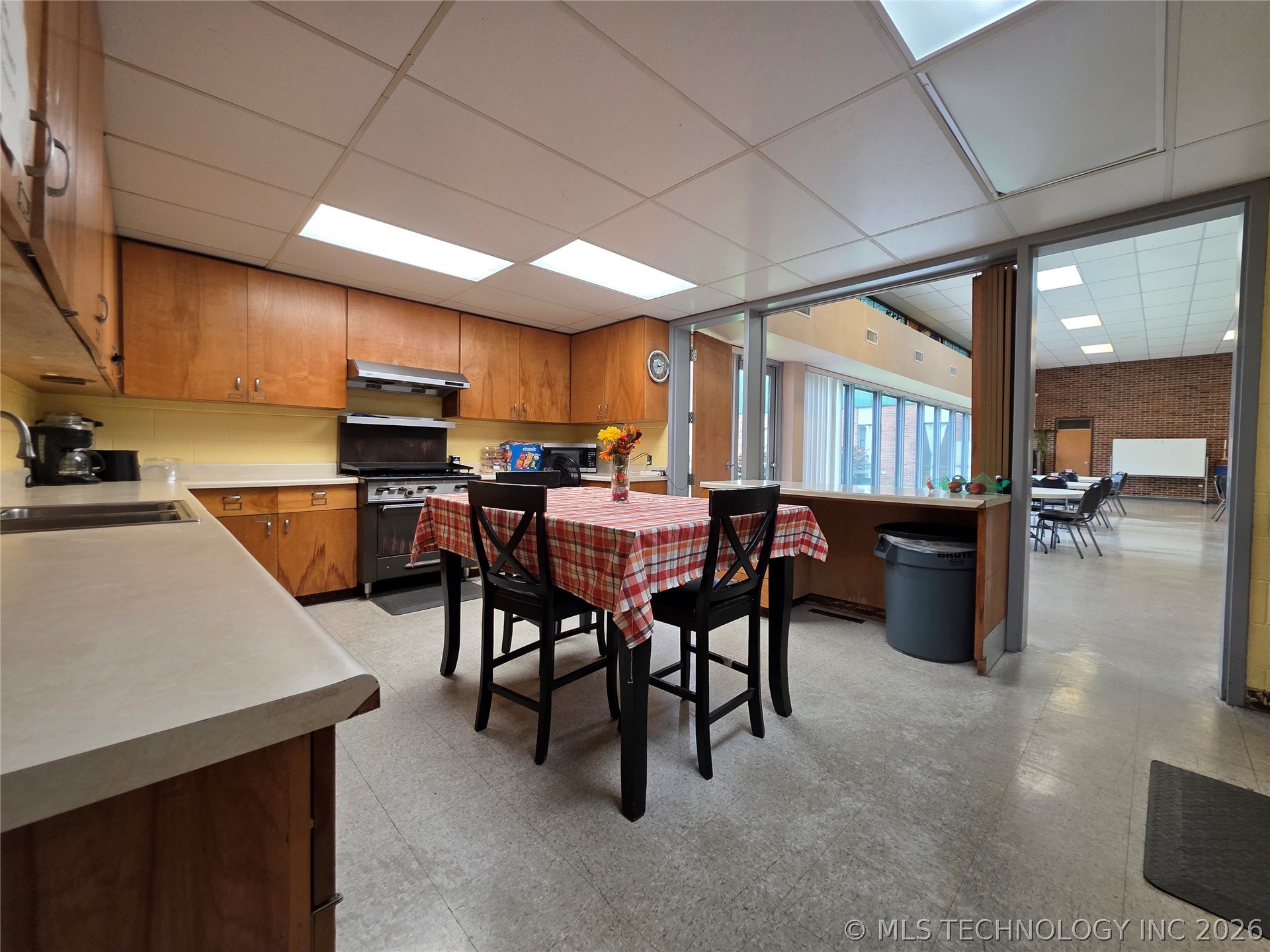 8730 E Skelly Drive Property Photo 20