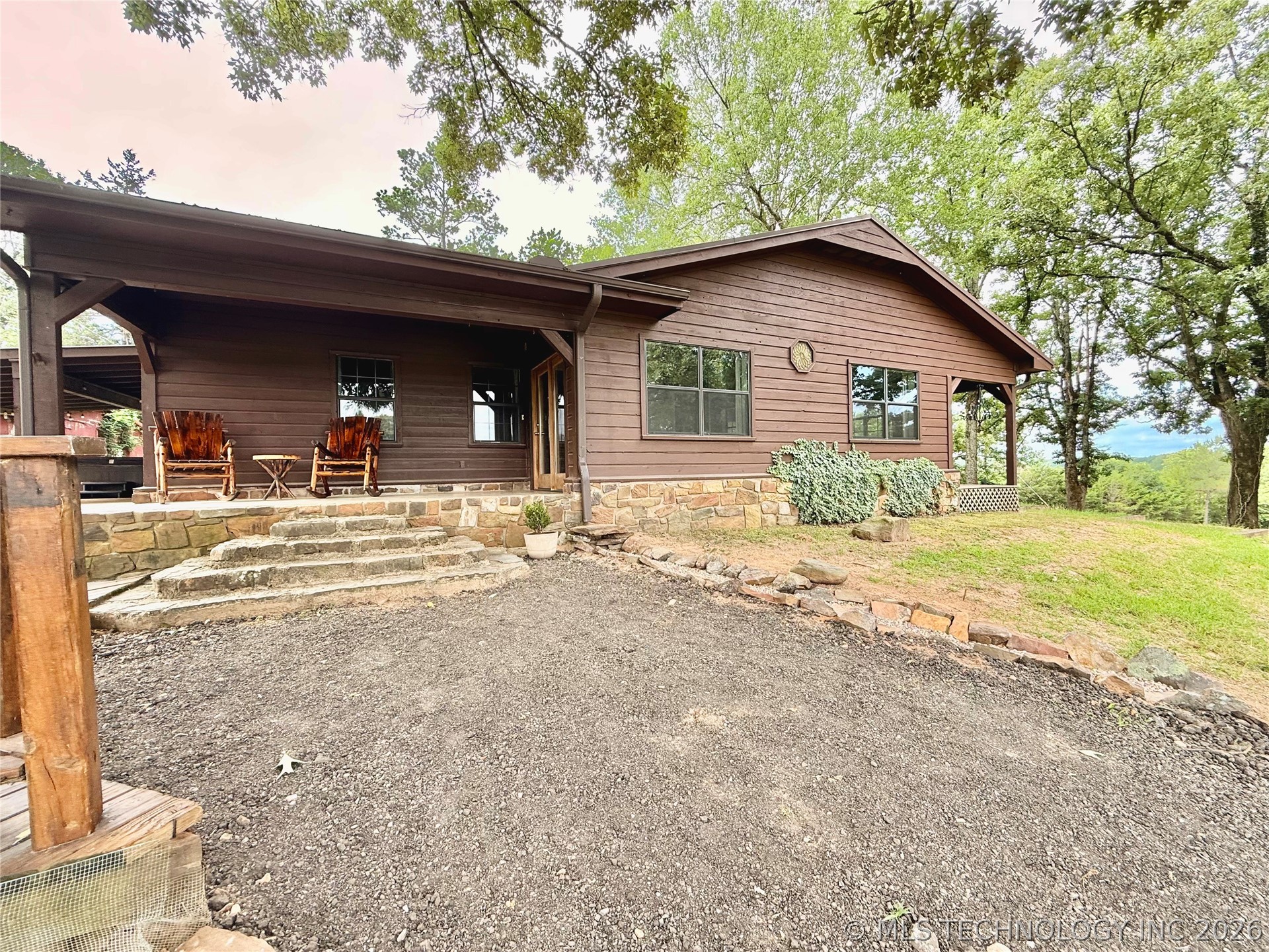 417115 E 1950 Property Photo 1