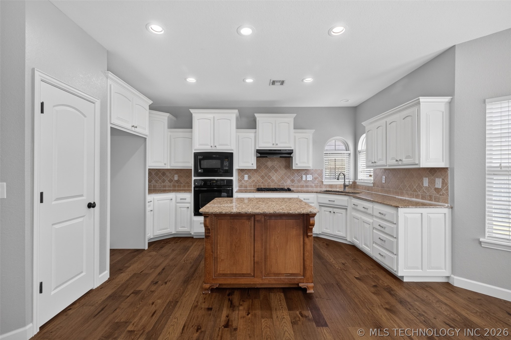 4807 S 187th East Avenue Property Photo 11
